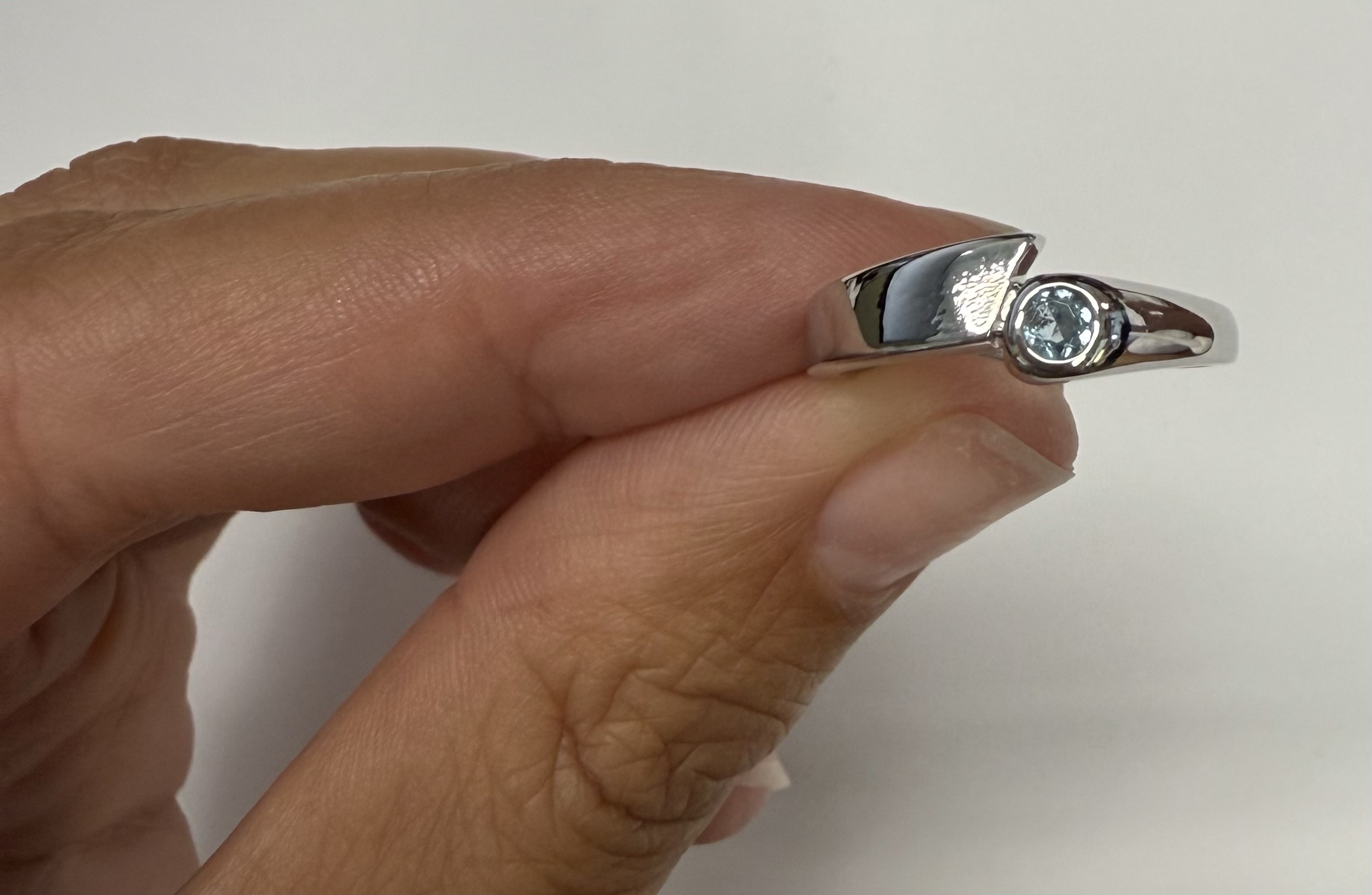 Vintage 14k White Gold Genuine 3 MM Aquamarine Bezel Ring - Image 7