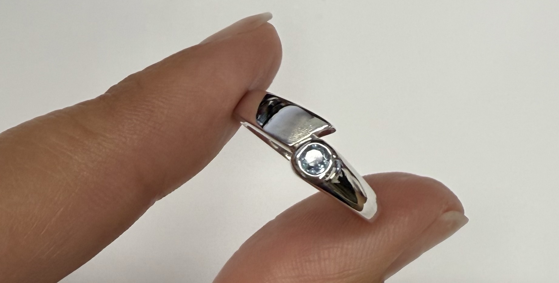 Vintage 14k White Gold Genuine 3 MM Aquamarine Bezel Ring - Image 8