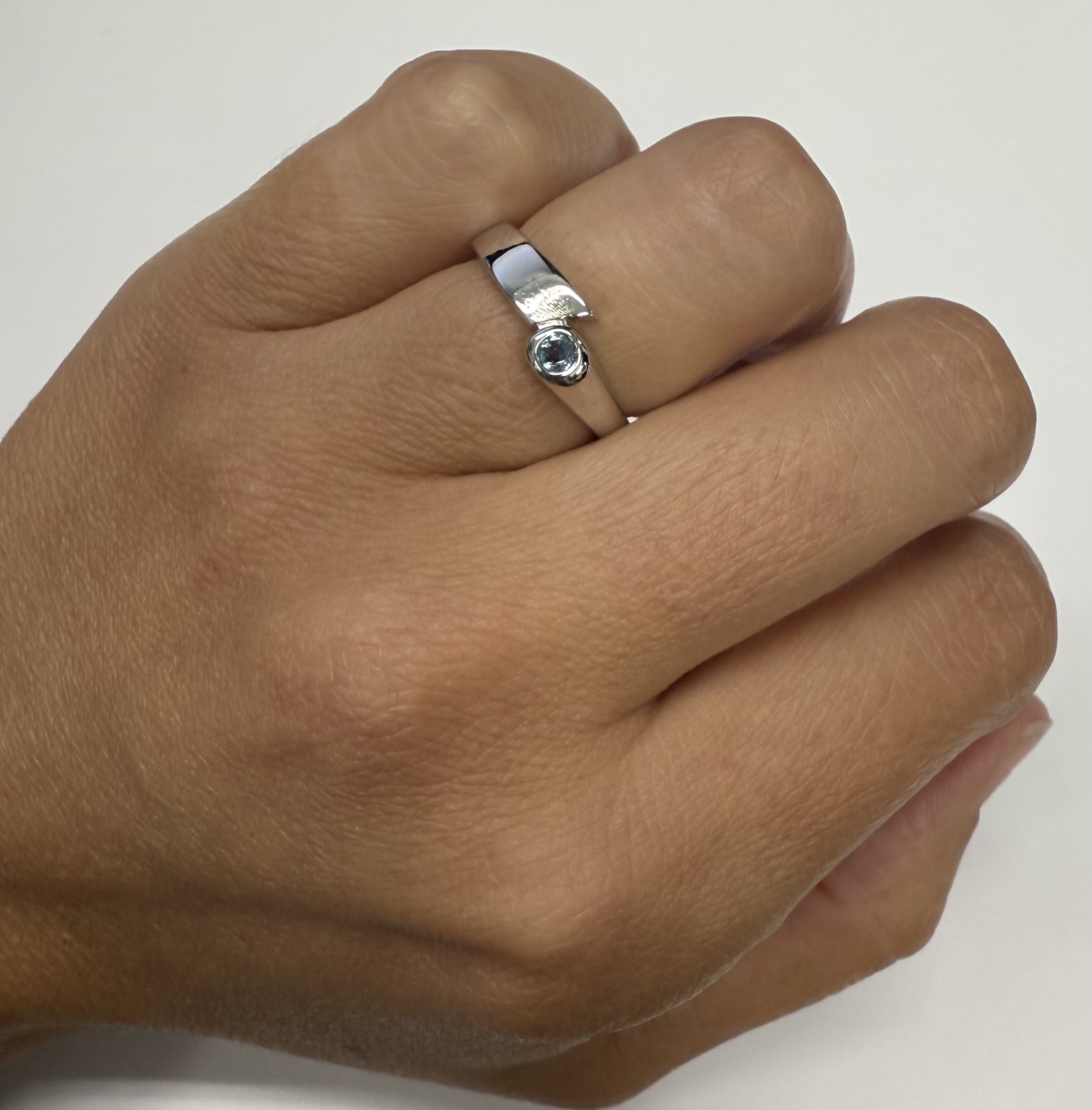 Vintage 14k White Gold Genuine 3 MM Aquamarine Bezel Ring - Image 10