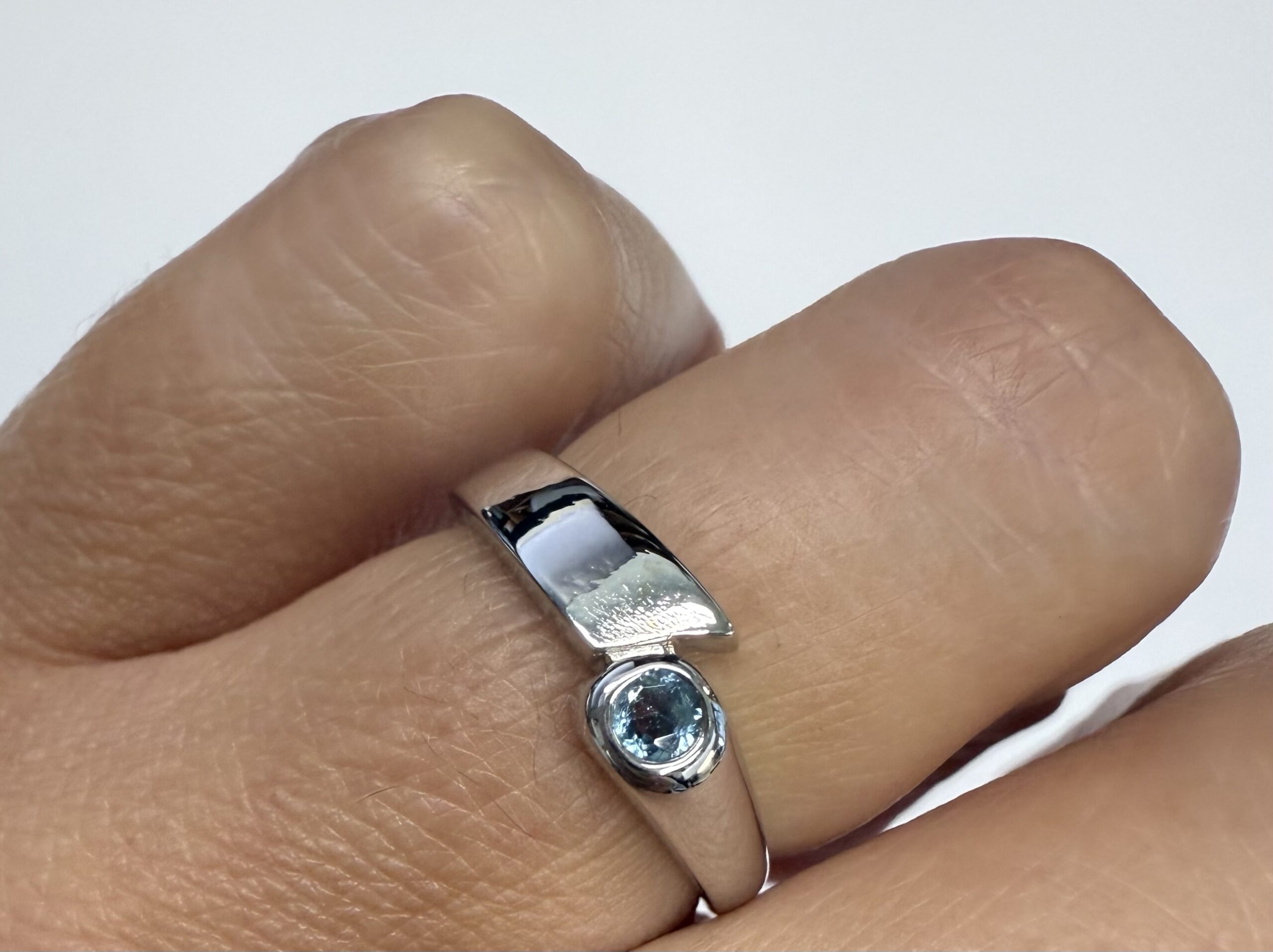 Vintage 14k White Gold Genuine 3 MM Aquamarine Bezel Ring - Image 11