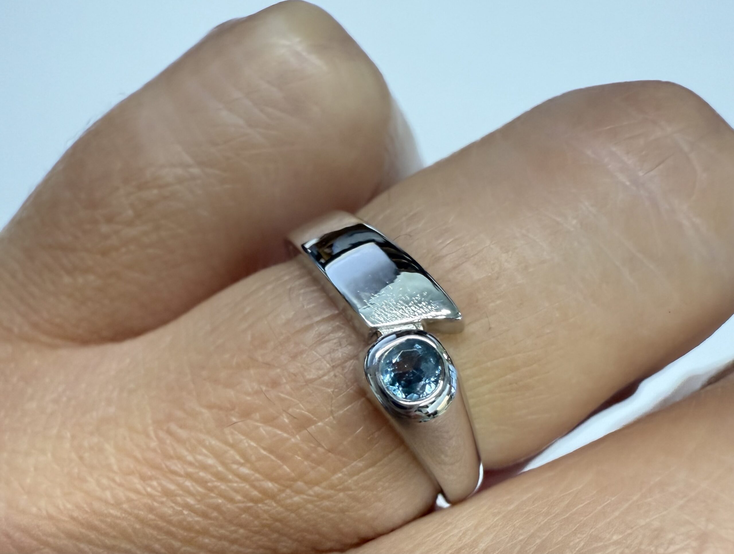 Vintage 14k White Gold Genuine 3 MM Aquamarine Bezel Ring - Image 12