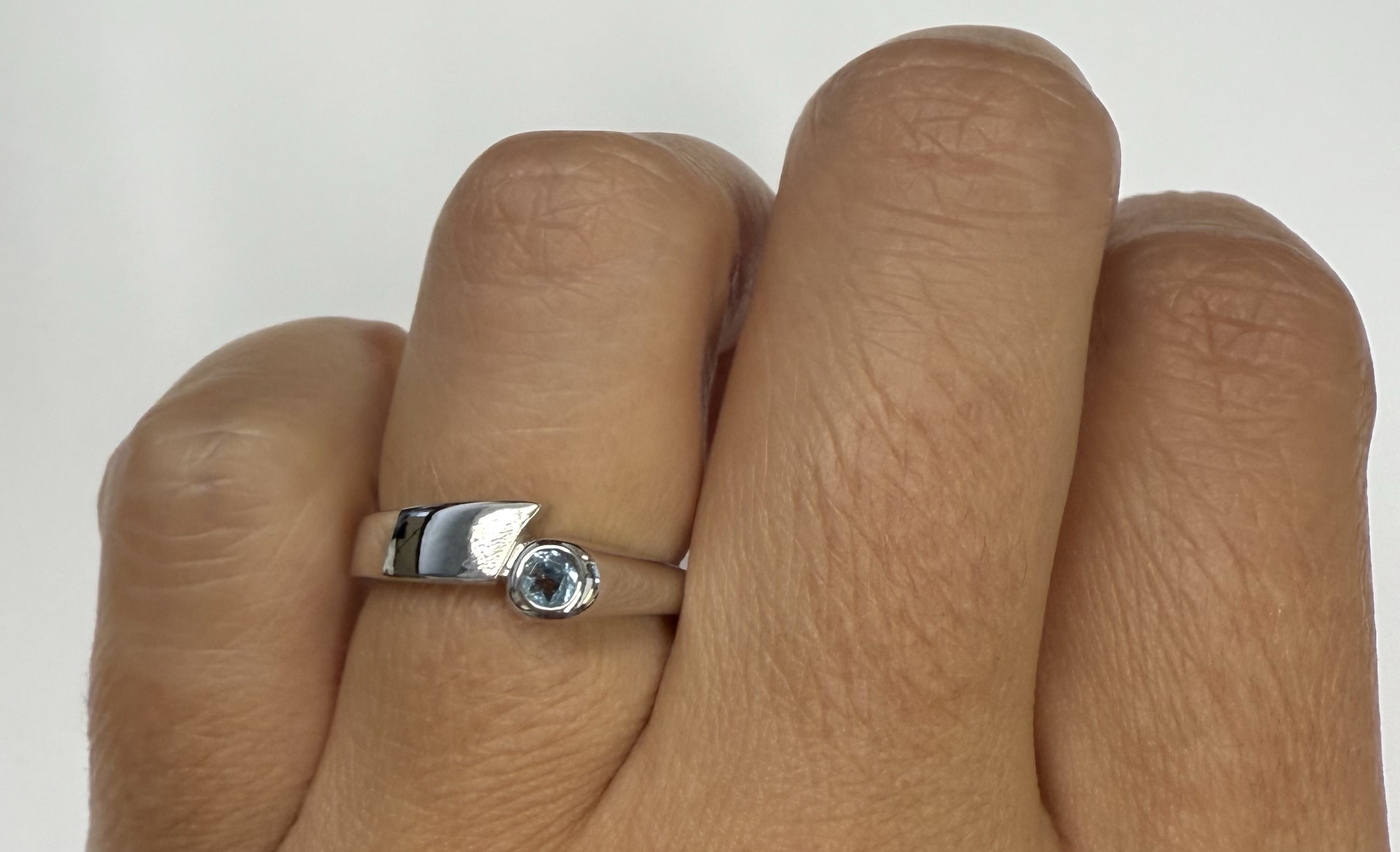 Vintage 14k White Gold Genuine 3 MM Aquamarine Bezel Ring - Image 13