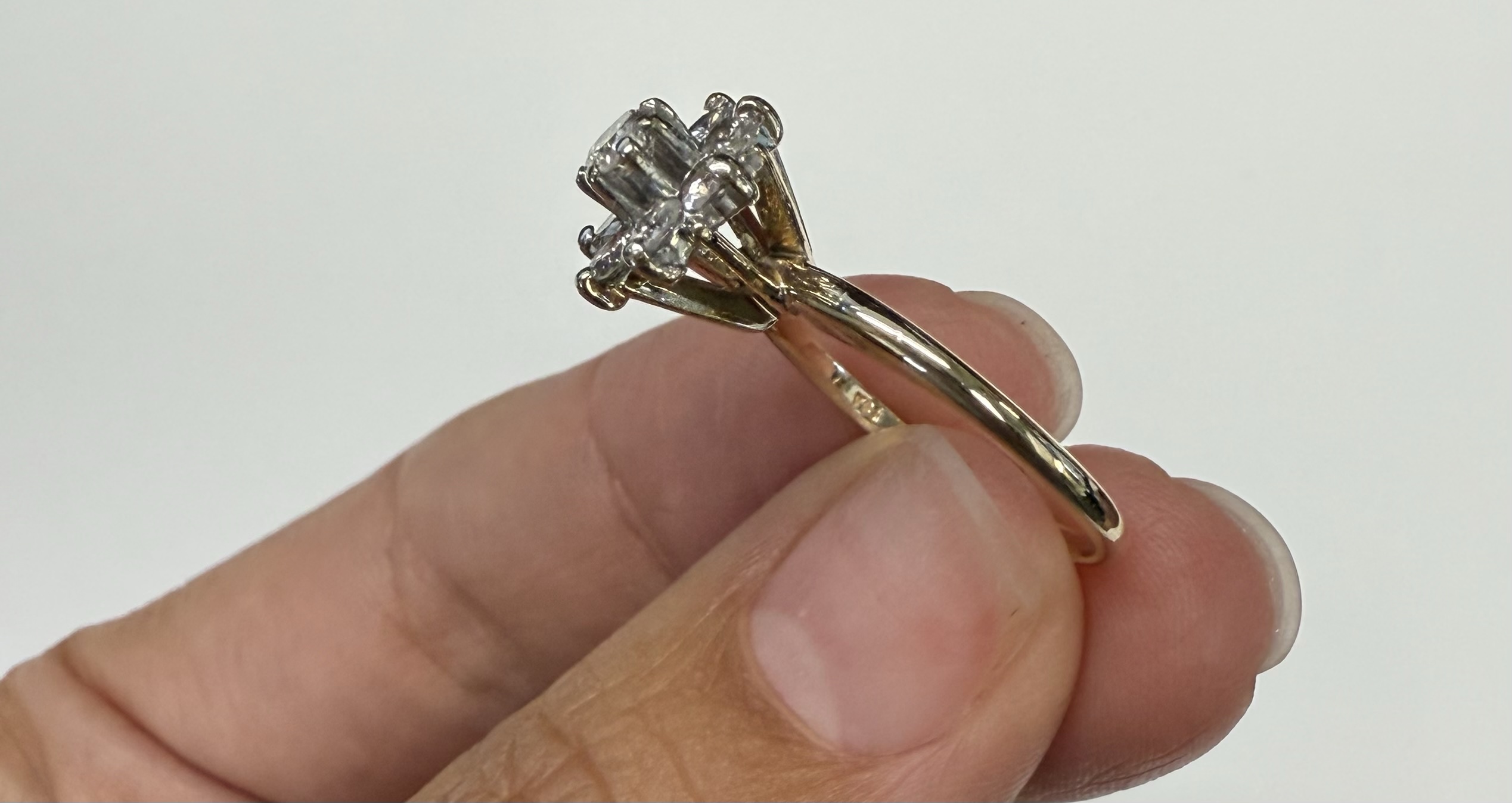 Vintage 14k 2tone Genuine .70 Cttw Round Brilliant Cut Diamond Cluster Ring - Image 12