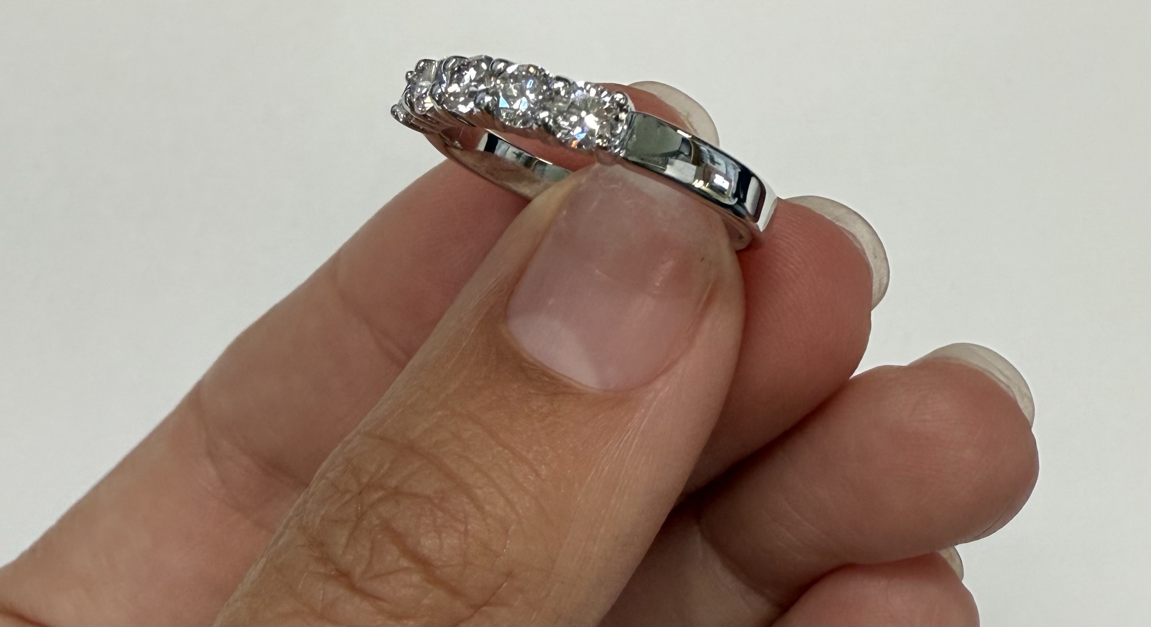 14k White Gold 5 Stone Genuine 3/4 Carat Round Brilliant Cut Diamond Band - Image 4