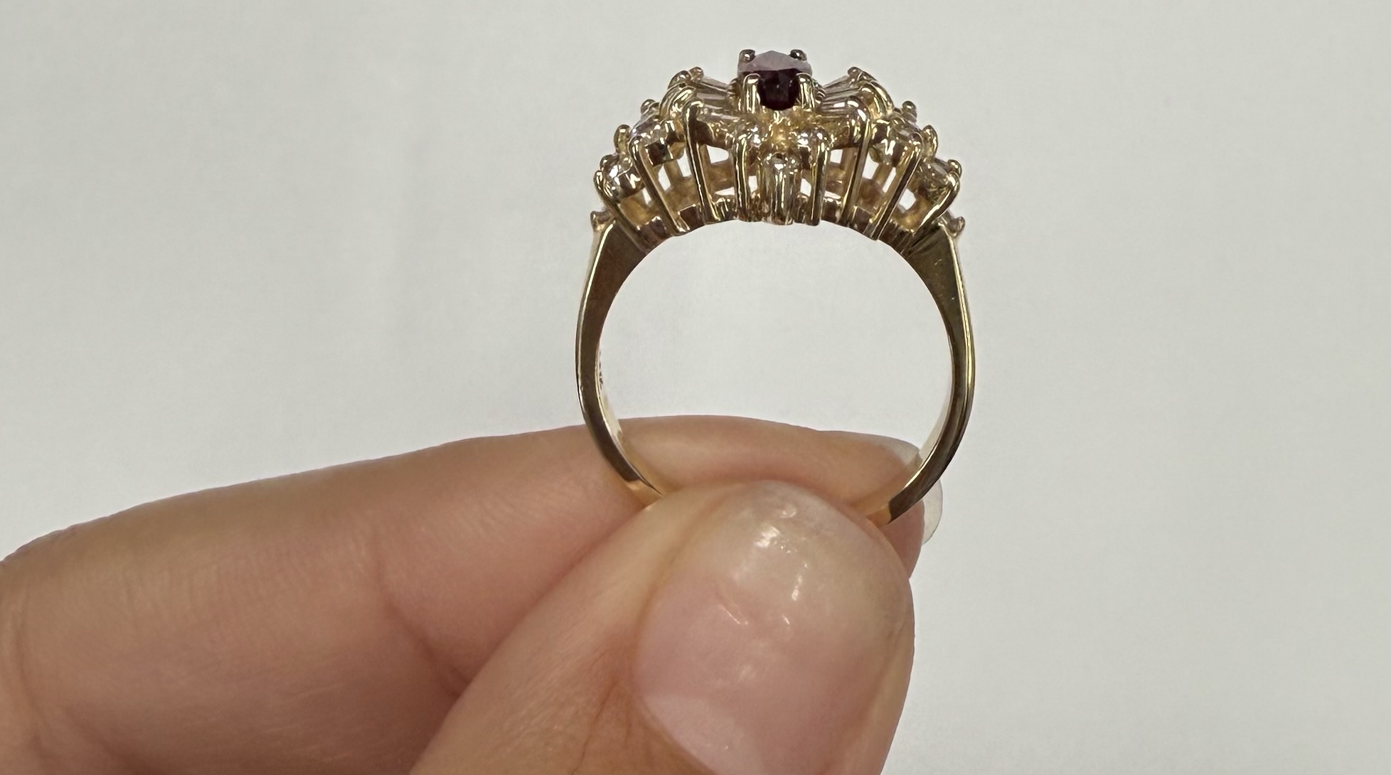 A Vintage 14k Yellow Gold Genuine 1/2 Carat Fine Ruby & Diamond Cluster Ring - Image 21