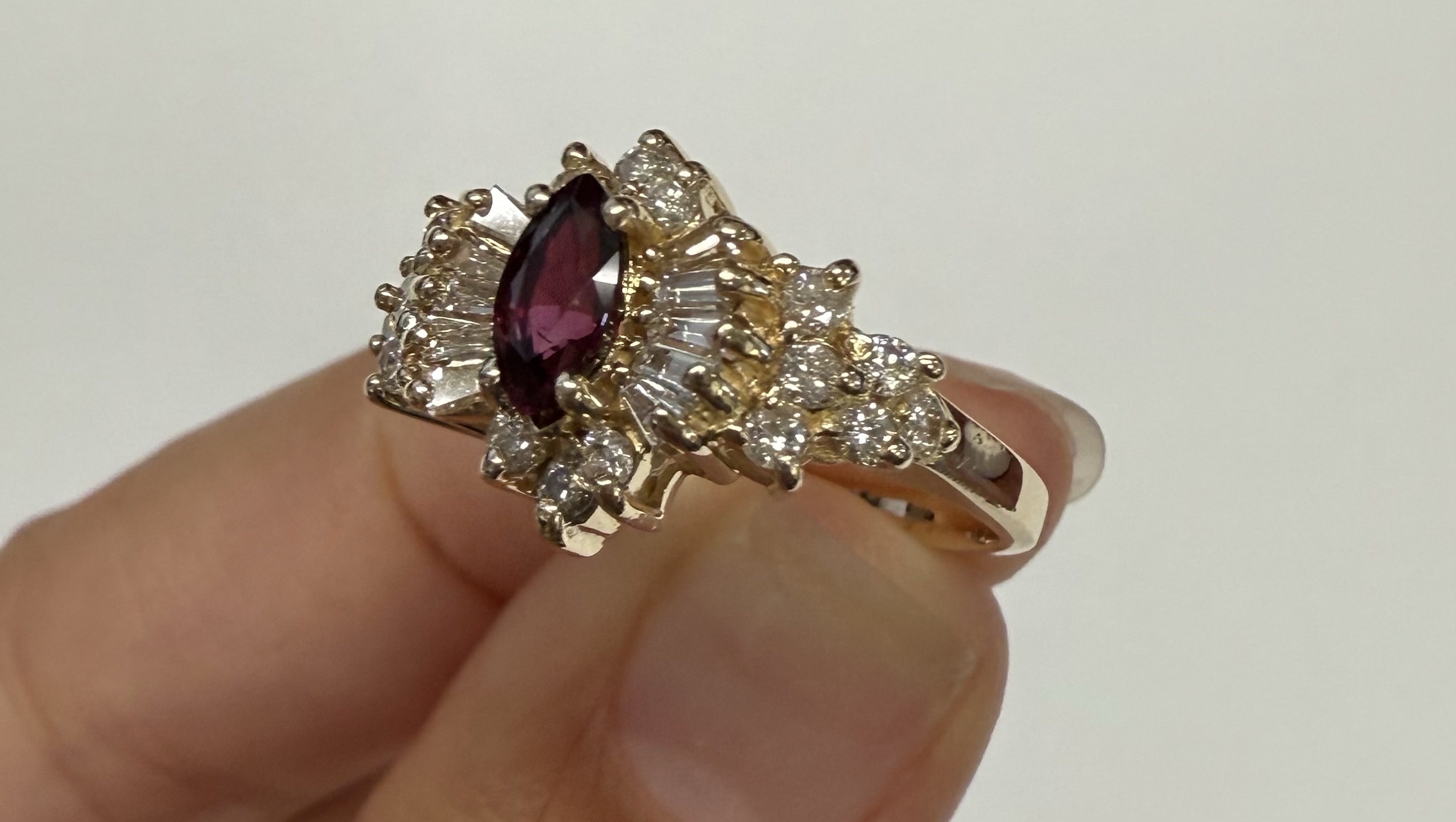 A Vintage 14k Yellow Gold Genuine 1/2 Carat Fine Ruby & Diamond Cluster Ring - Image 10