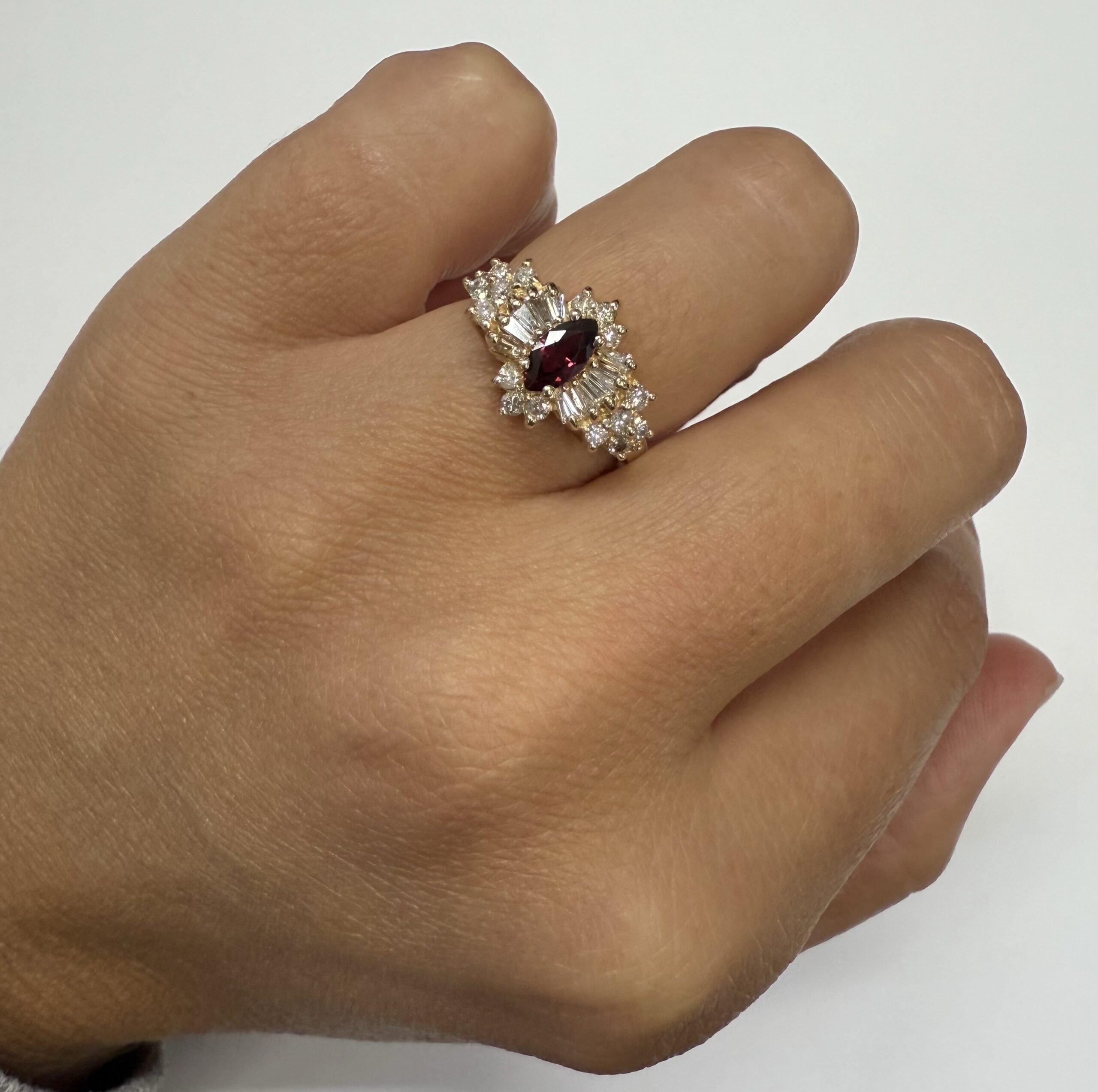 A Vintage 14k Yellow Gold Genuine 1/2 Carat Fine Ruby & Diamond Cluster Ring - Image 34