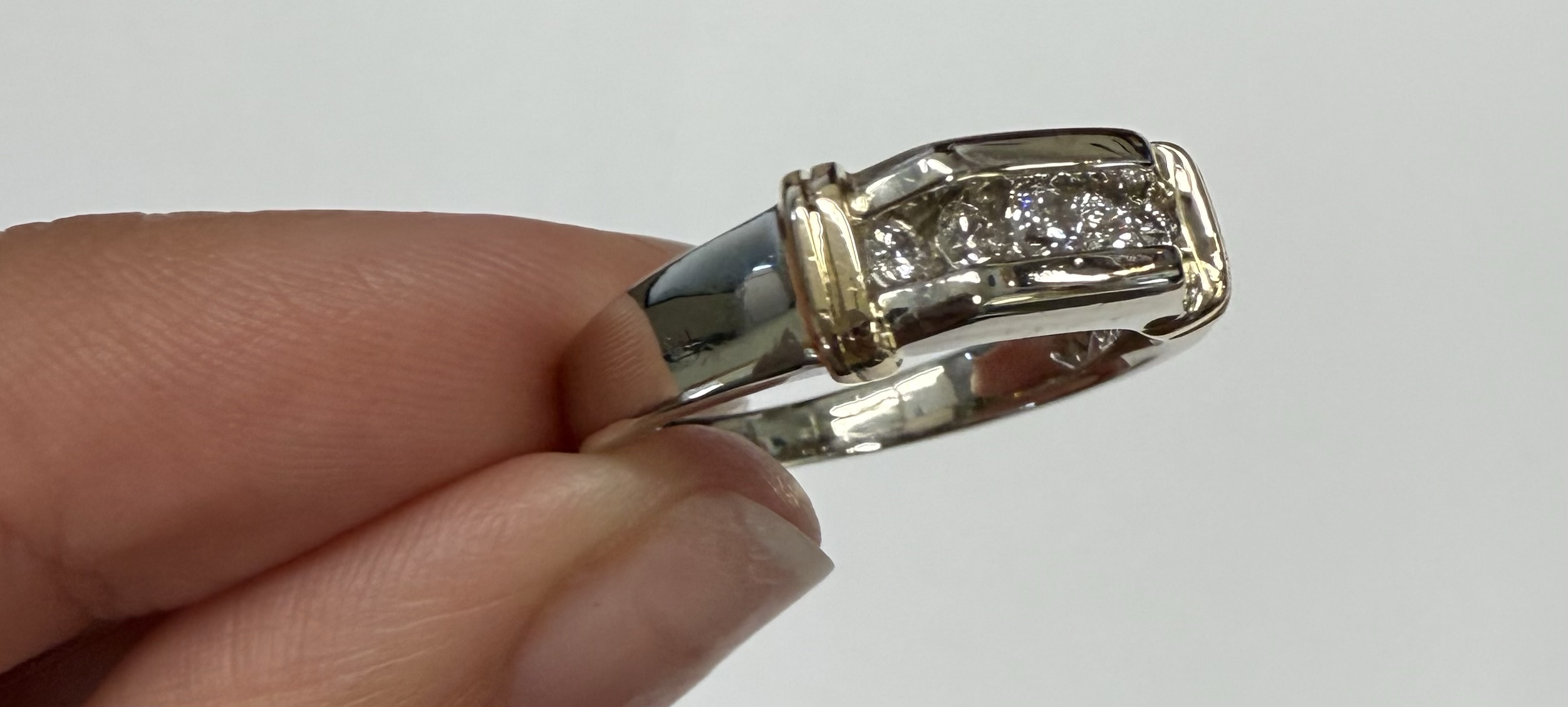 Vintage Gent's 14k White Gold Genuine 1/4 Cttw Round Brilliant Cut Diamond Channel Set Band - Image 3
