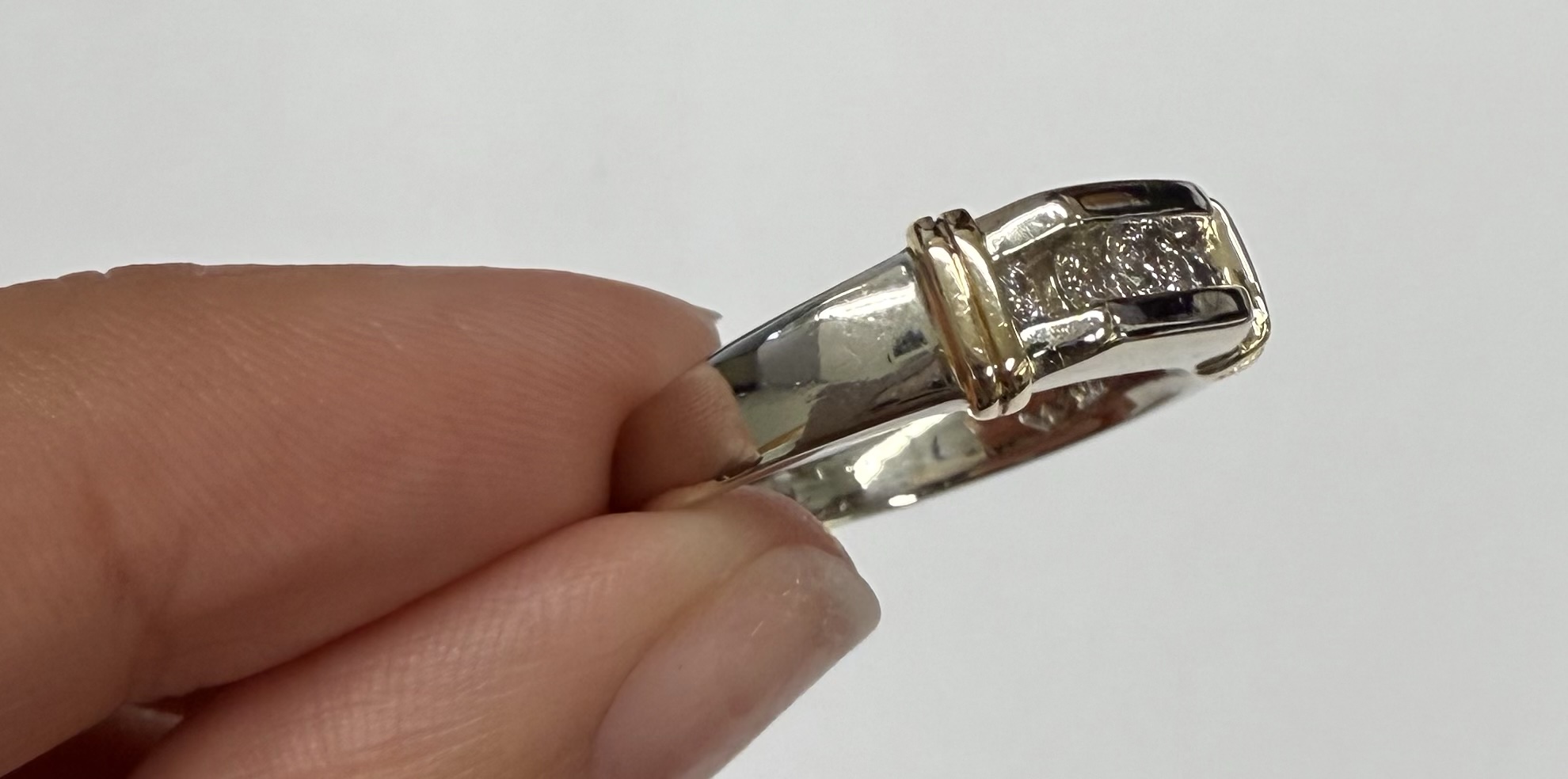 Vintage Gent's 14k White Gold Genuine 1/4 Cttw Round Brilliant Cut Diamond Channel Set Band - Image 4