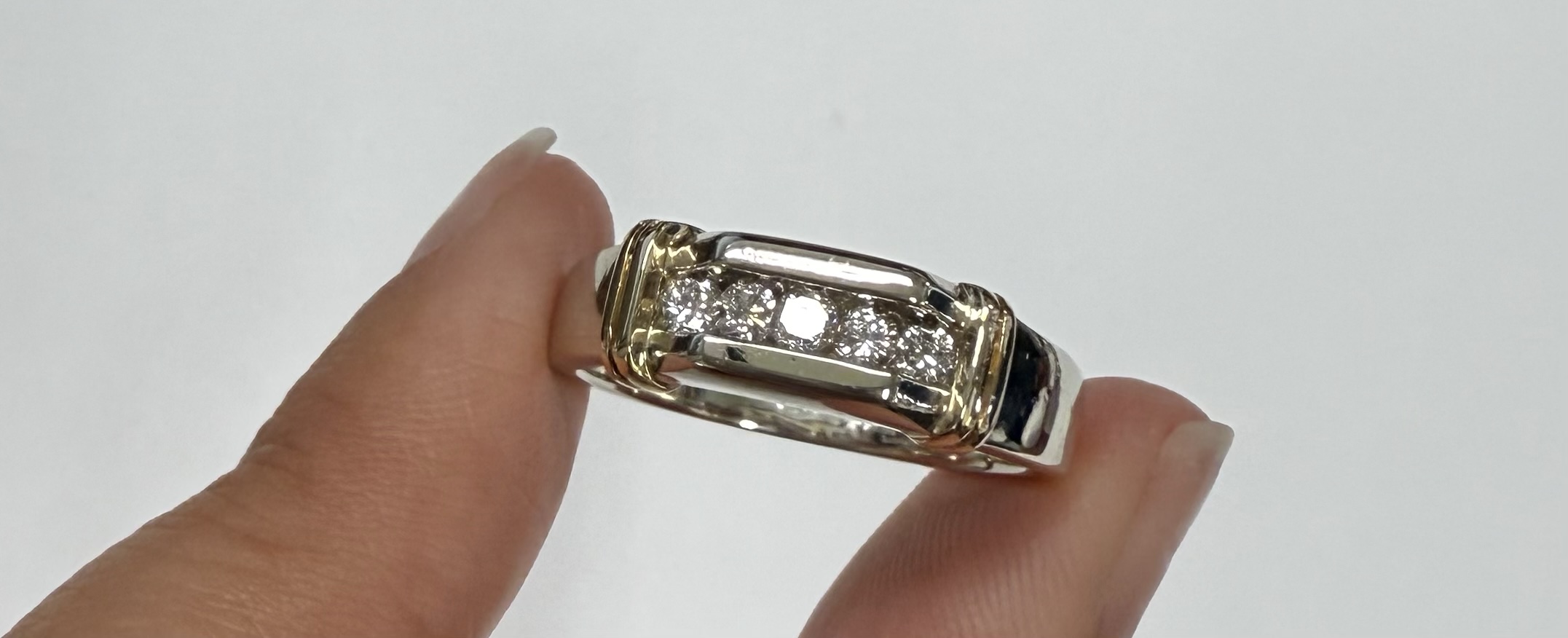 Vintage Gent's 14k White Gold Genuine 1/4 Cttw Round Brilliant Cut Diamond Channel Set Band - Image 7