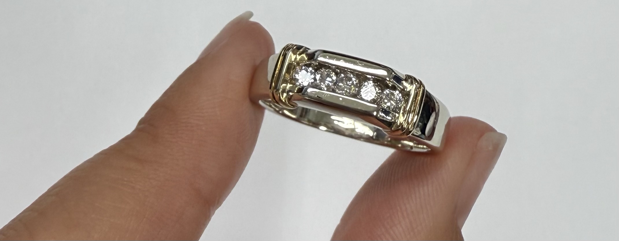 Vintage Gent's 14k White Gold Genuine 1/4 Cttw Round Brilliant Cut Diamond Channel Set Band - Image 10