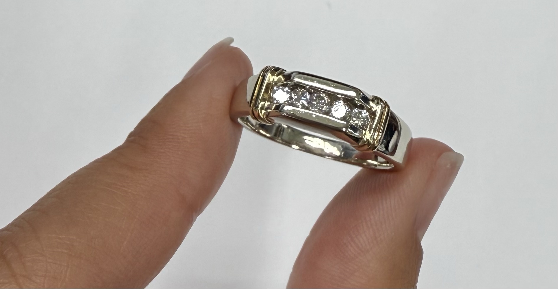 Vintage Gent's 14k White Gold Genuine 1/4 Cttw Round Brilliant Cut Diamond Channel Set Band - Image 13