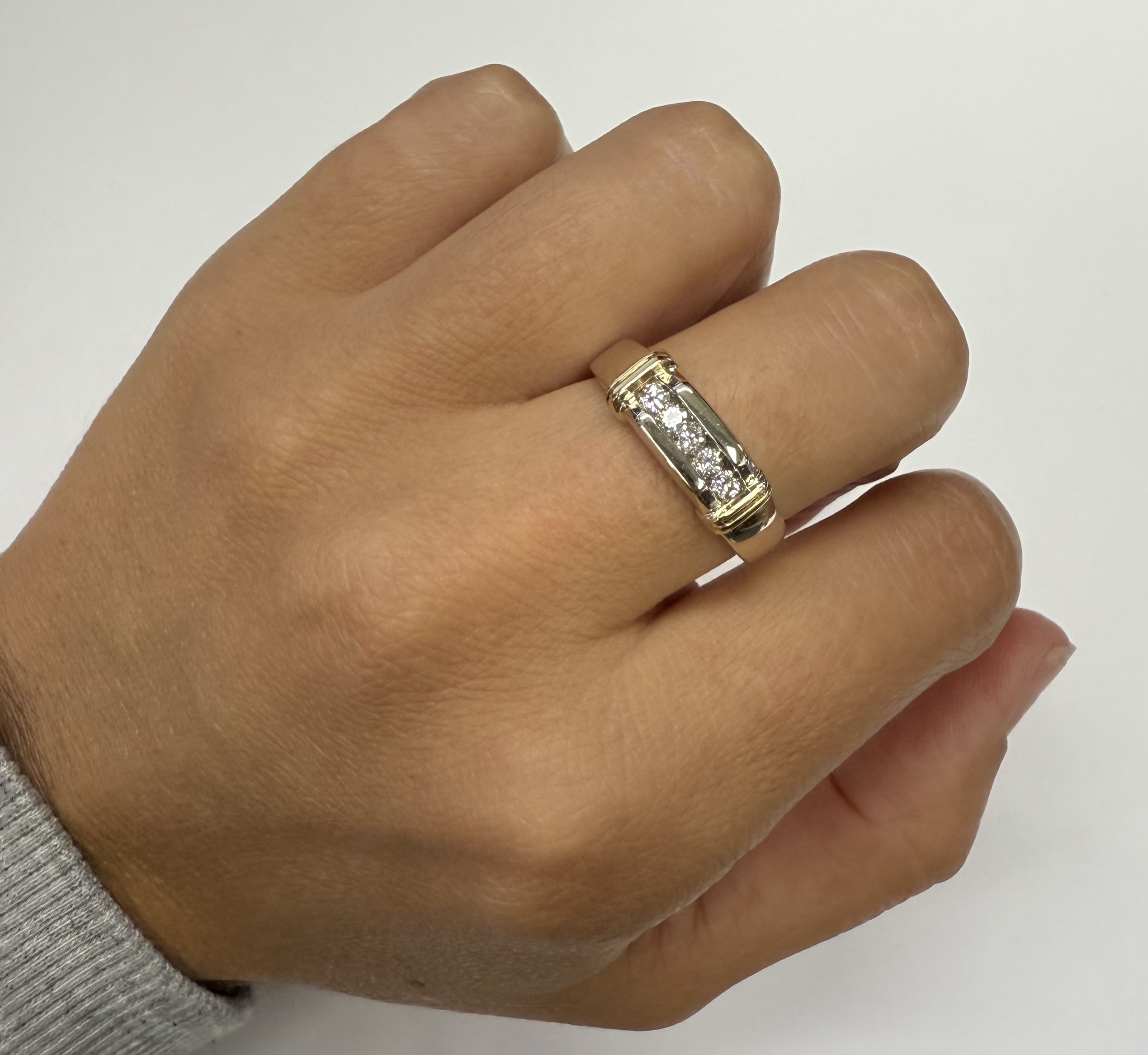 Vintage Gent's 14k White Gold Genuine 1/4 Cttw Round Brilliant Cut Diamond Channel Set Band - Image 17