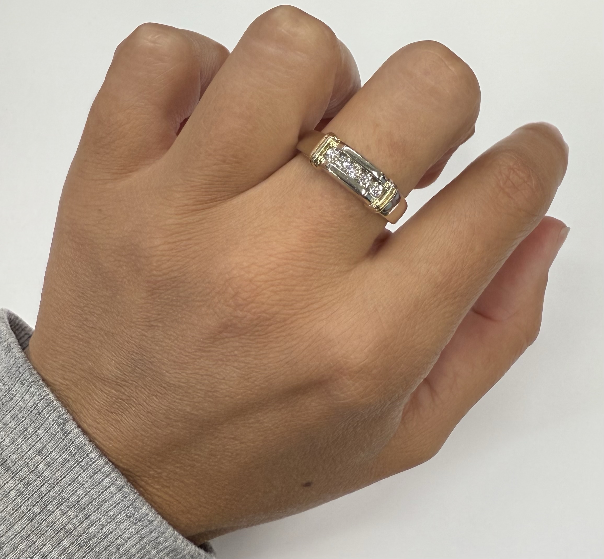 Vintage Gent's 14k White Gold Genuine 1/4 Cttw Round Brilliant Cut Diamond Channel Set Band - Image 32