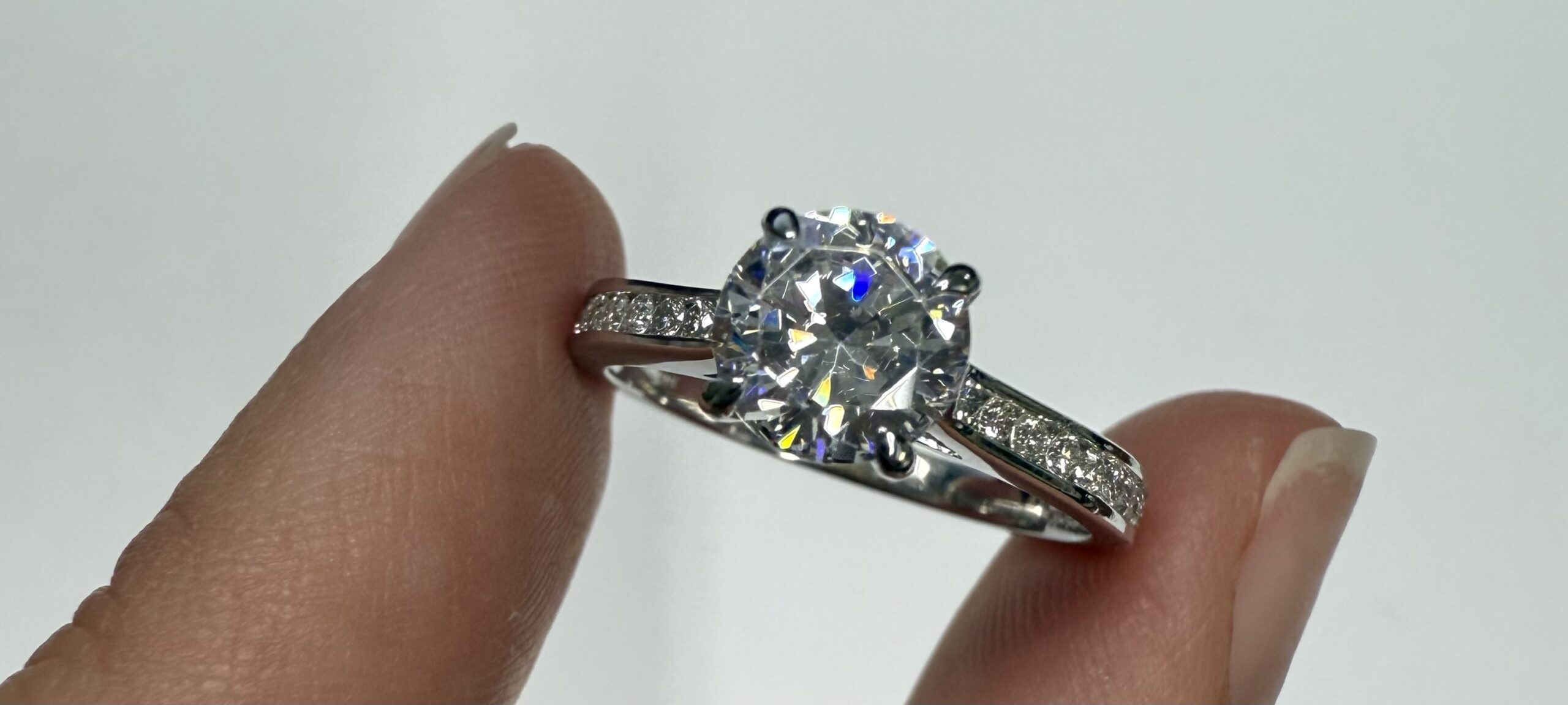 18k White Gold 6.5 MM CZ & Diamond Ring - Image 5