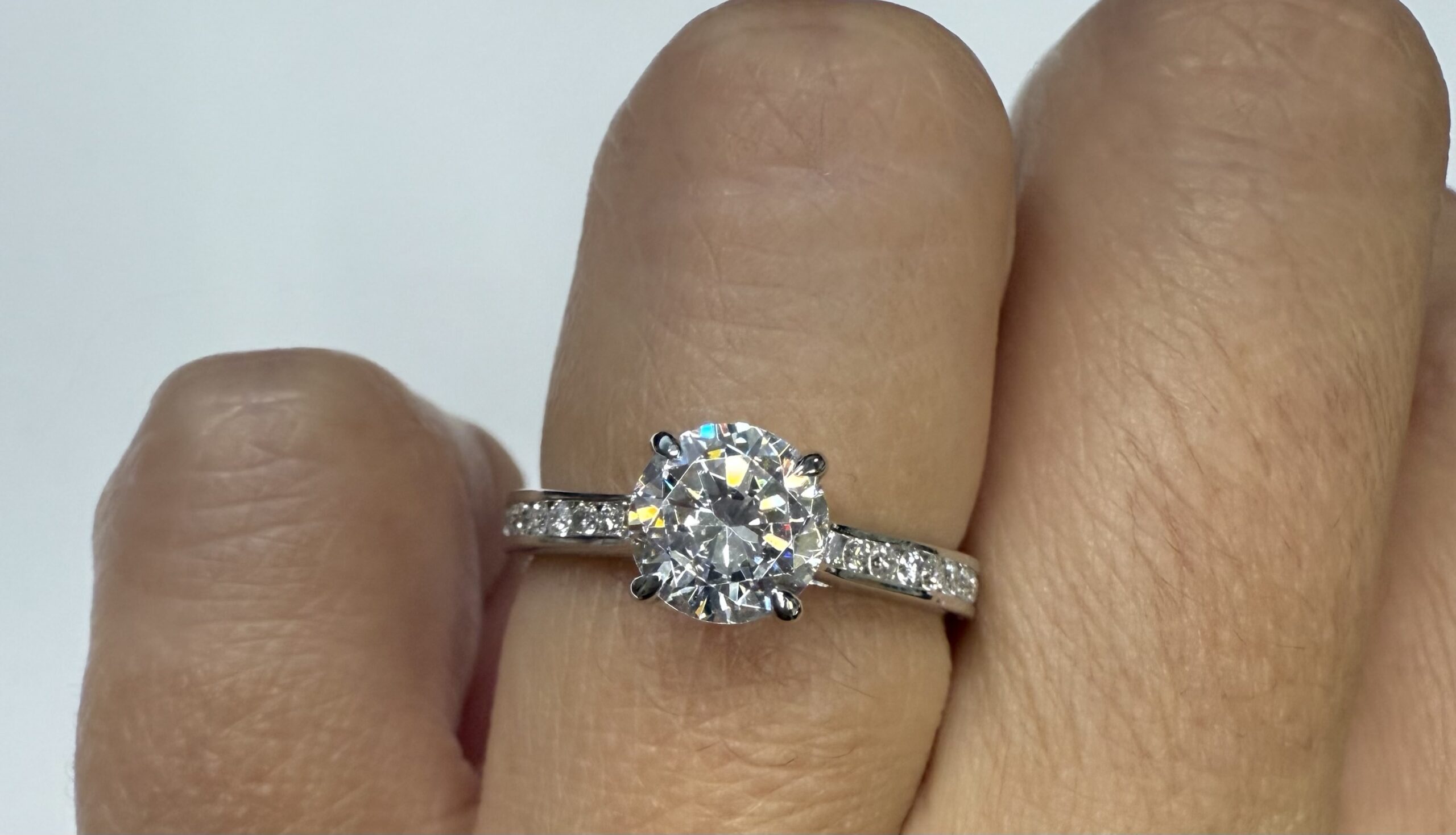 18k White Gold 6.5 MM CZ & Diamond Ring - Image 16