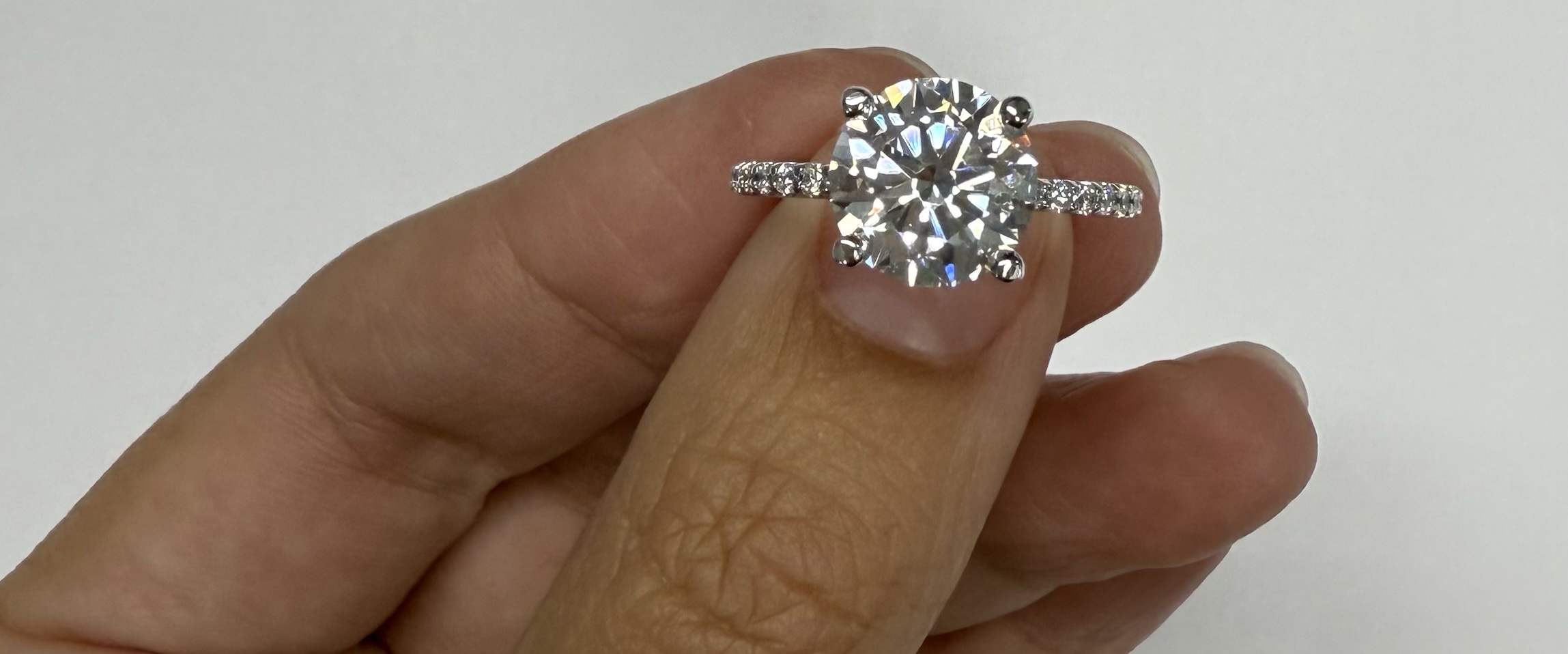 14k White Gold IGI Certified Genuine 3.03 Carat Laboratory Grown Round Brilliant Cut Diamond Solitaire