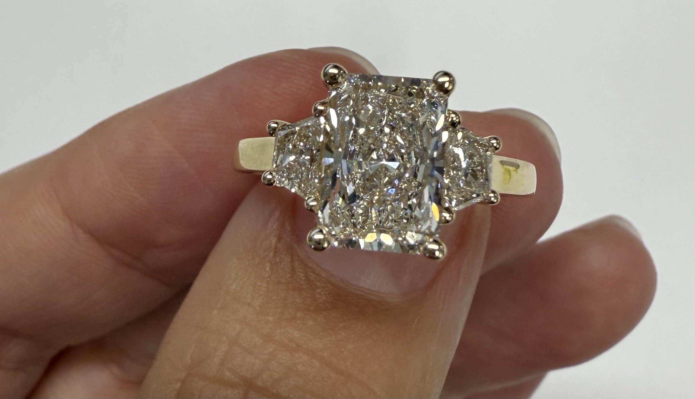 14k Yellow Gold IGI Certified Laboratory Grown 2.08 Carat Radiant Cut Diamond & .47 Cttw Trapezoid Diamond Ring - Image 4
