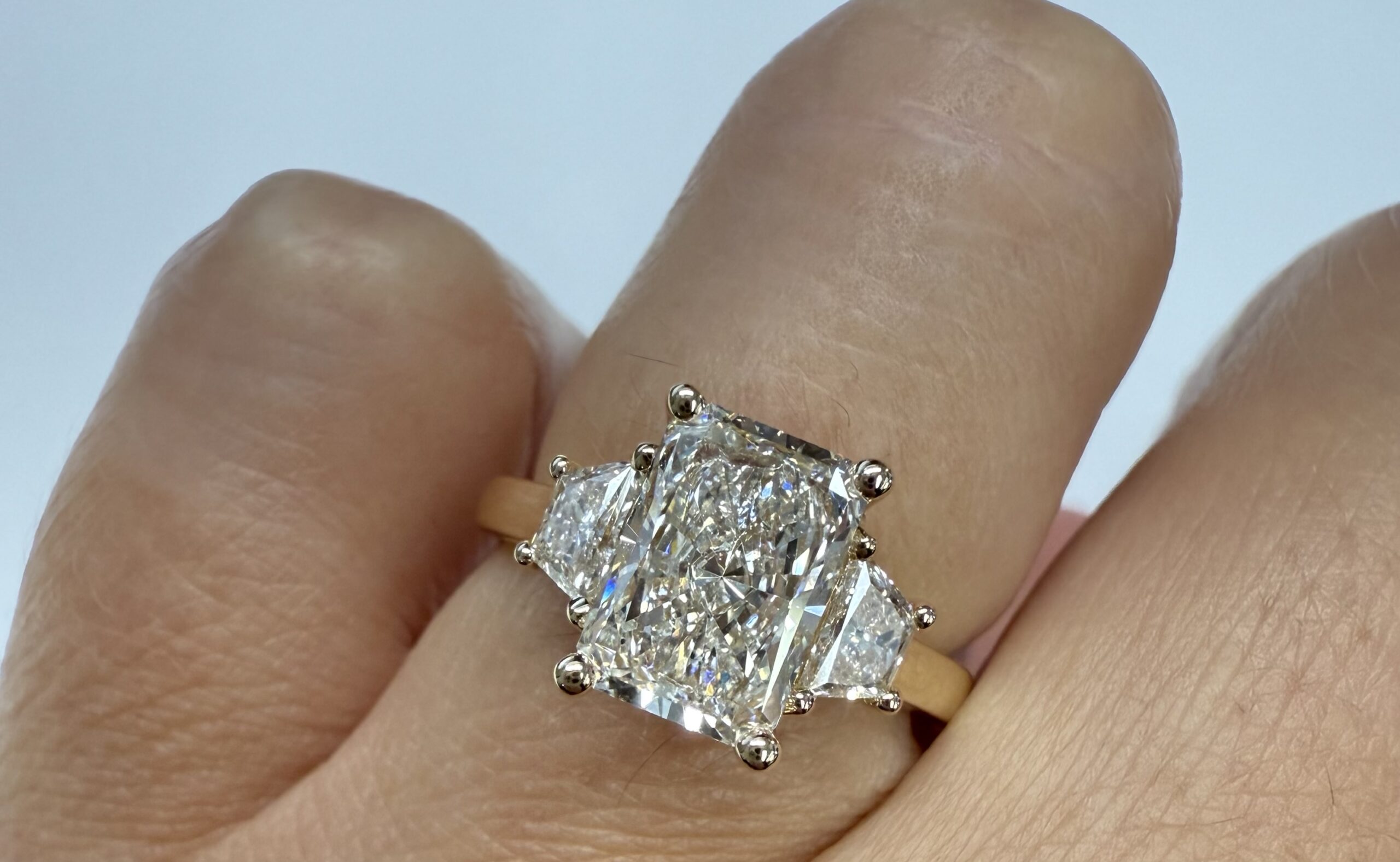 14k Yellow Gold IGI Certified Laboratory Grown 2.08 Carat Radiant Cut Diamond & .47 Cttw Trapezoid Diamond Ring - Image 31