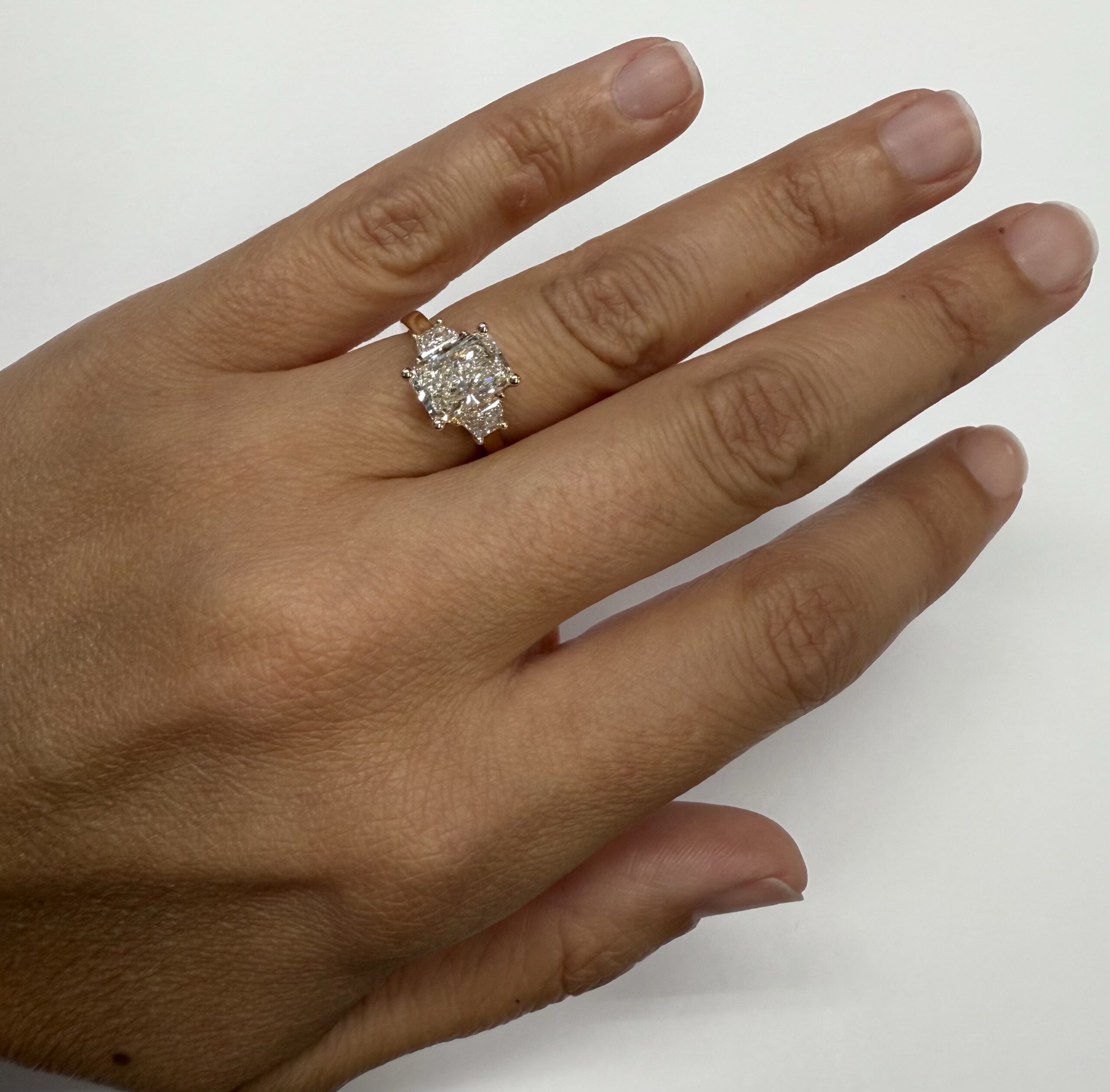 14k Yellow Gold IGI Certified Laboratory Grown 2.08 Carat Radiant Cut Diamond & .47 Cttw Trapezoid Diamond Ring - Image 50