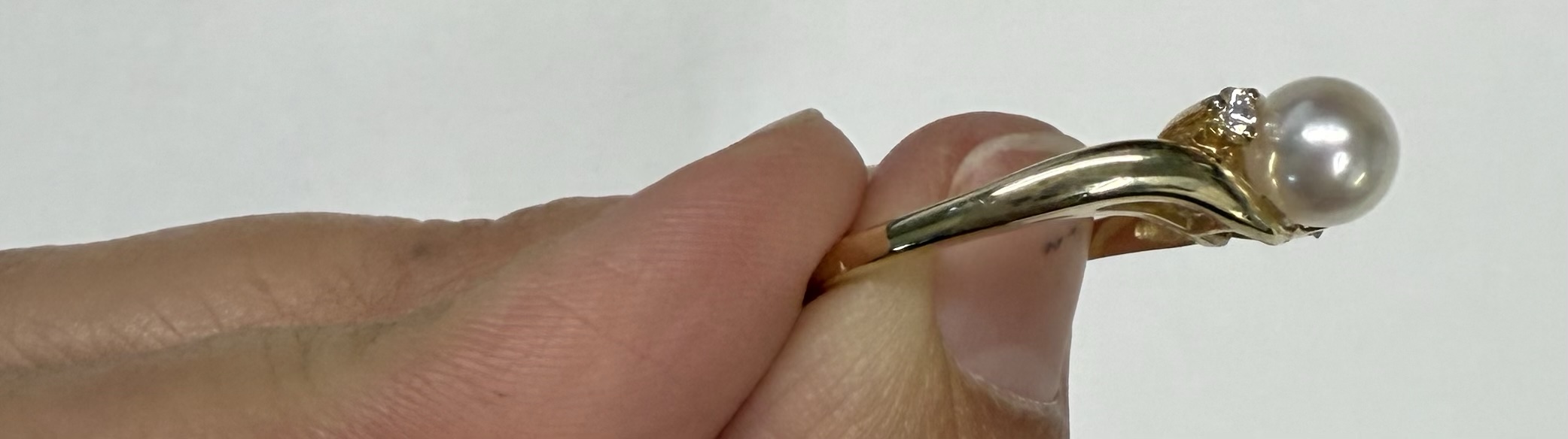 14k Yellow Gold 6 MM Cultured Pearl & Genuine .08 Cttw Round Brilliant Cut Diamond Ring - Image 4