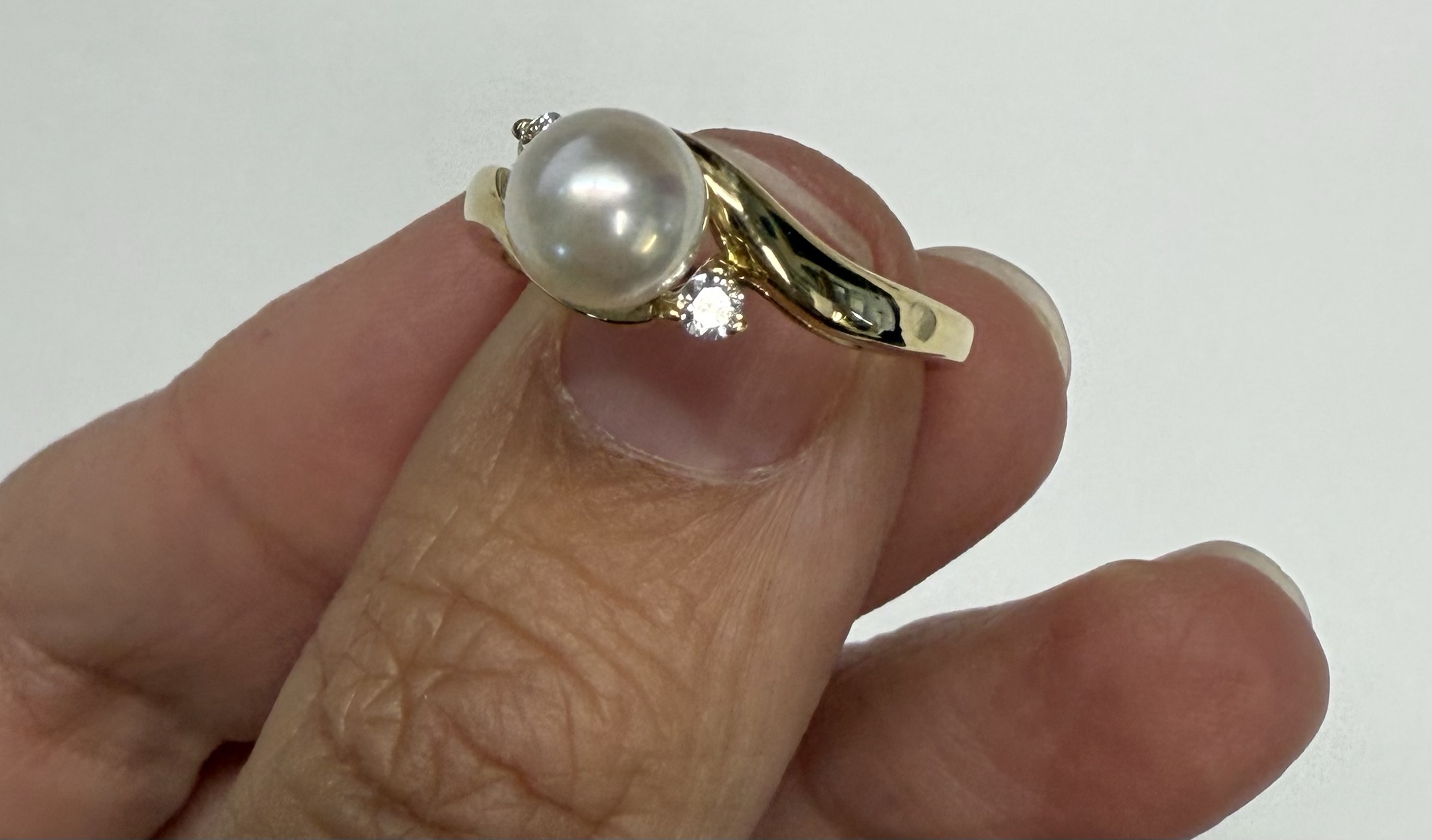 14k Yellow Gold 6 MM Cultured Pearl & Genuine .08 Cttw Round Brilliant Cut Diamond Ring - Image 3