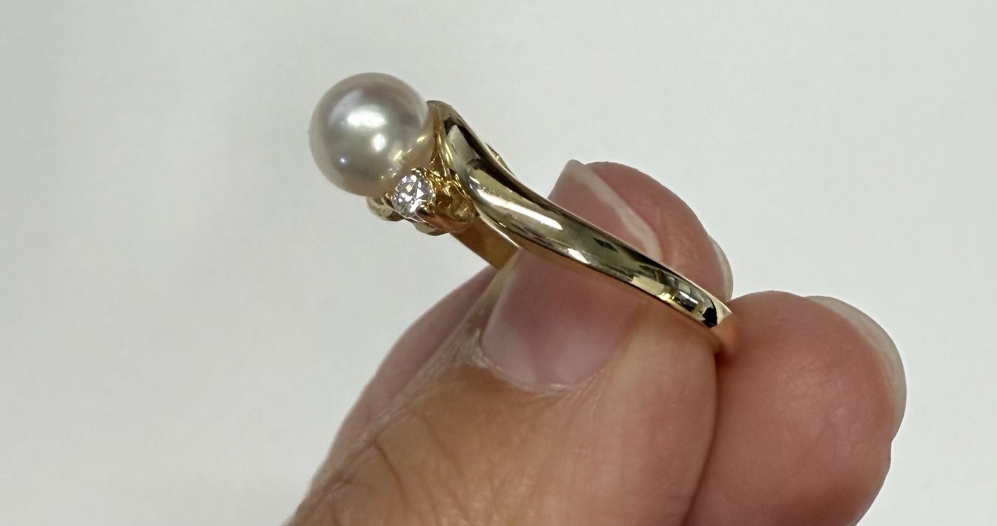 14k Yellow Gold 6 MM Cultured Pearl & Genuine .08 Cttw Round Brilliant Cut Diamond Ring - Image 6