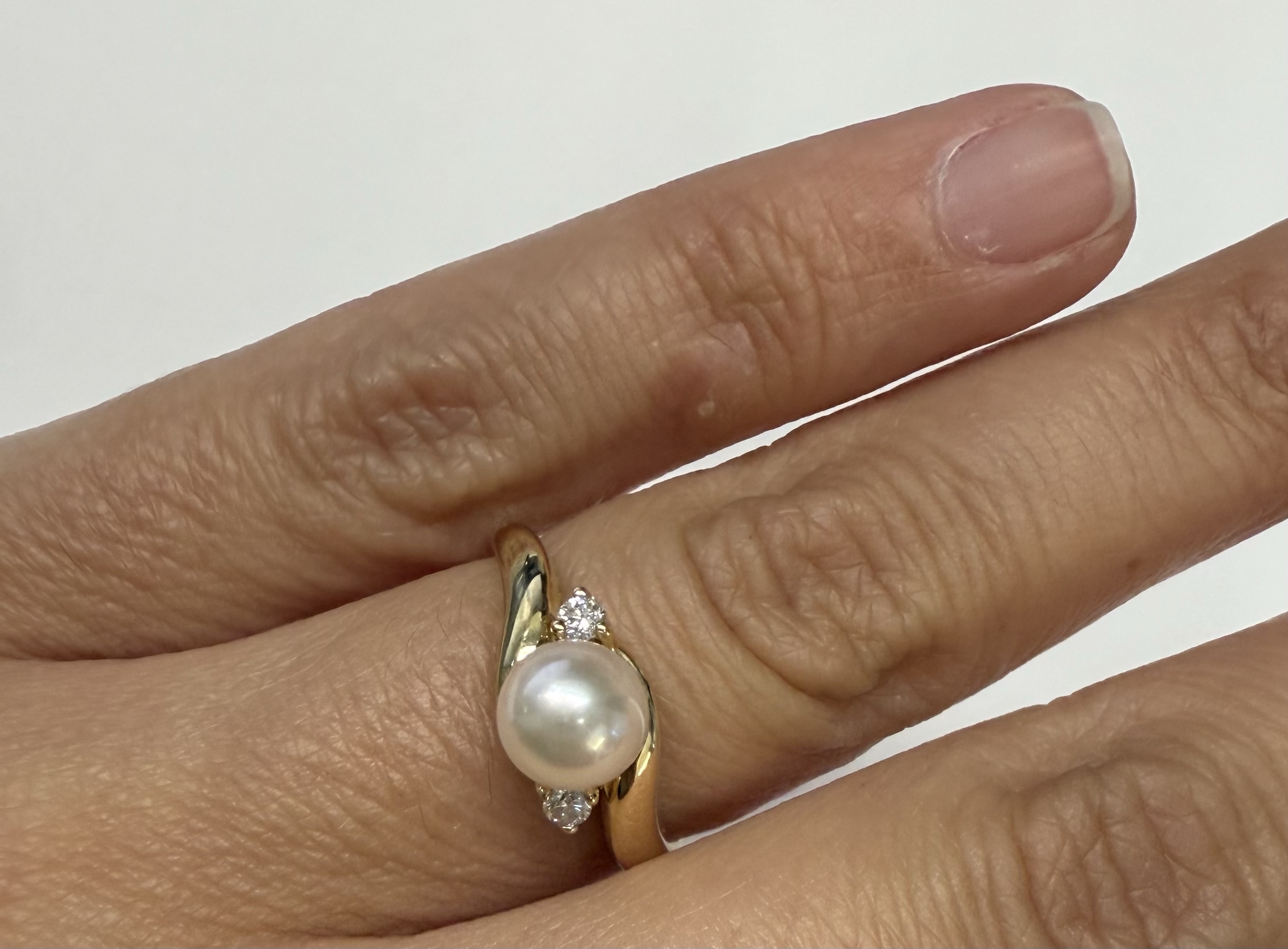 14k Yellow Gold 6 MM Cultured Pearl & Genuine .08 Cttw Round Brilliant Cut Diamond Ring - Image 11