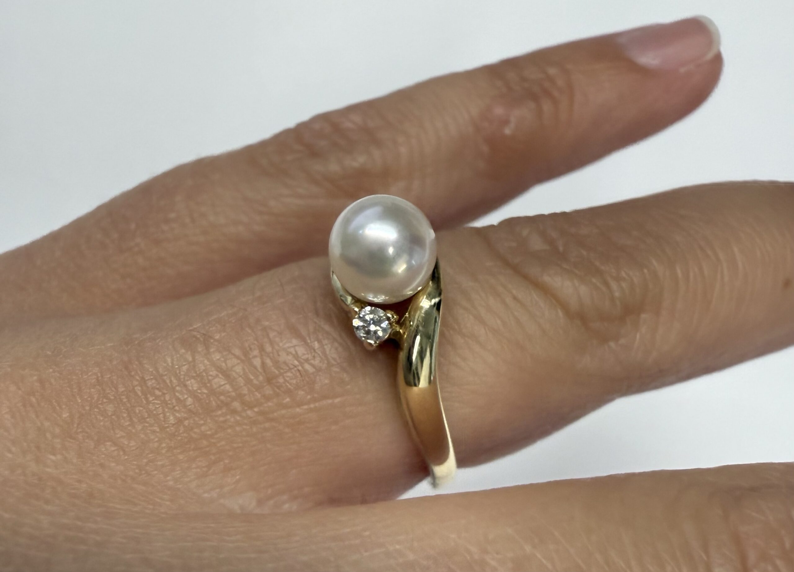 14k Yellow Gold 6 MM Cultured Pearl & Genuine .08 Cttw Round Brilliant Cut Diamond Ring - Image 12