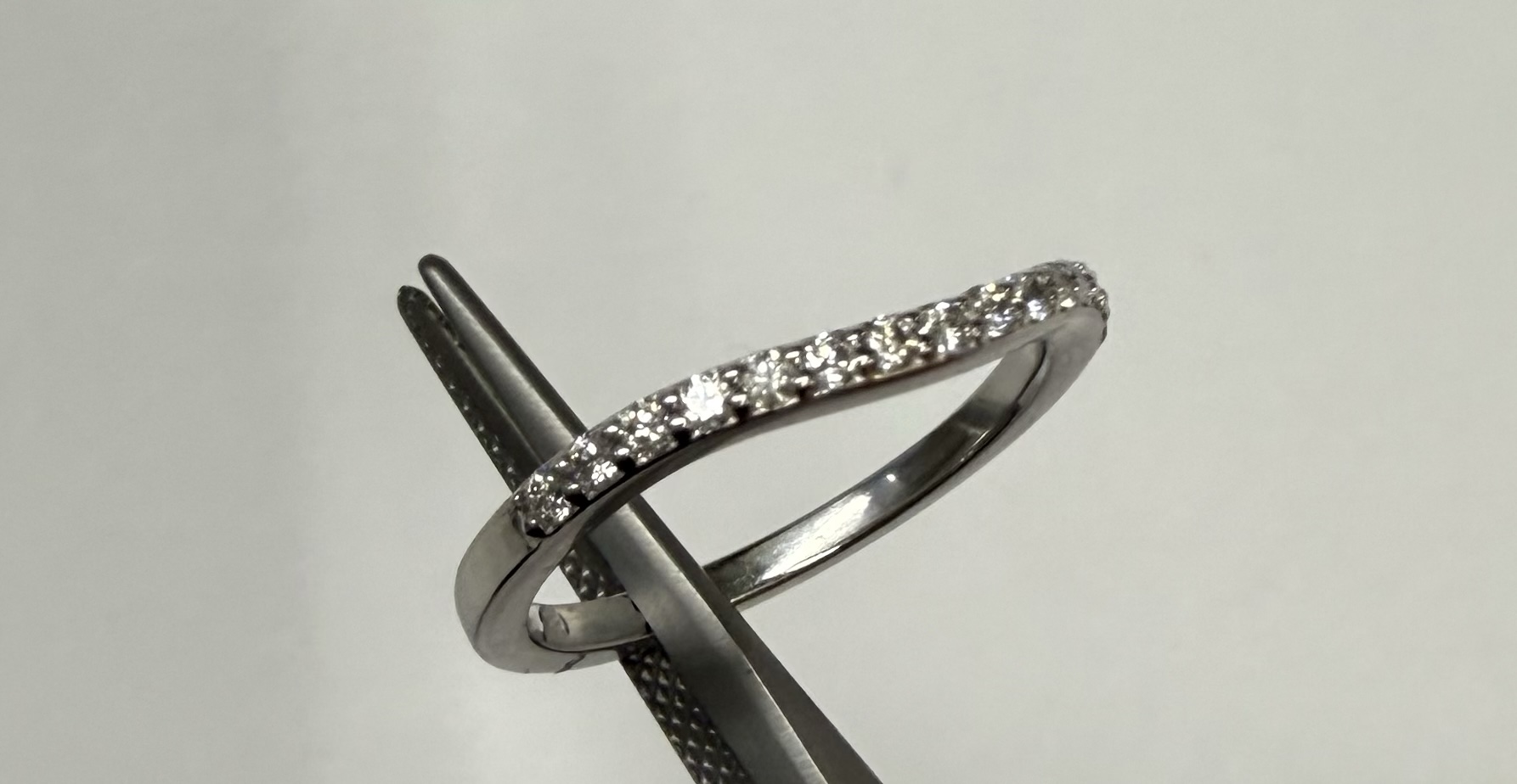 14k White Gold Genuine 15 Stone .21 Cttw Round Brilliant Cut Diamond Slightly Curved Band - Image 5