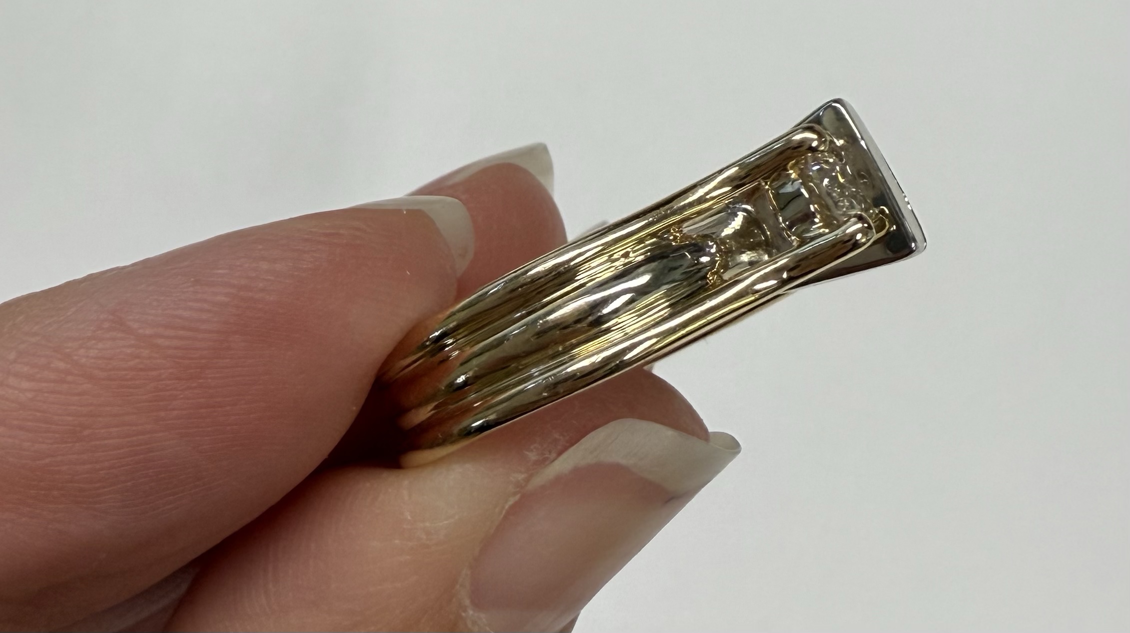 Vintage 14k Yellow Gold Genuine Sapphire & Diamond 3 Stone Ring - Image 5