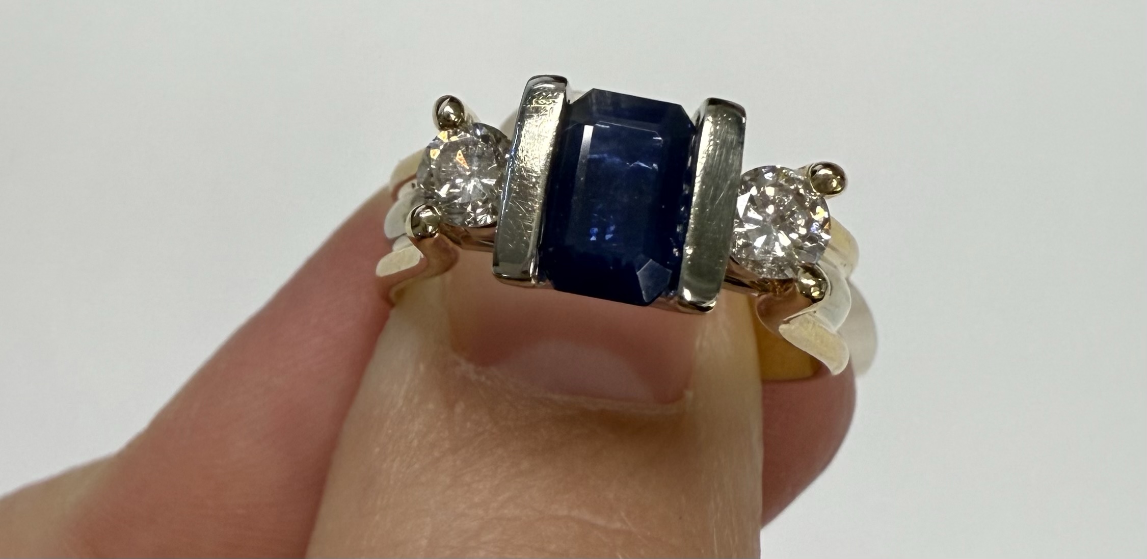 Vintage 14k Yellow Gold Genuine Sapphire & Diamond 3 Stone Ring - Image 4