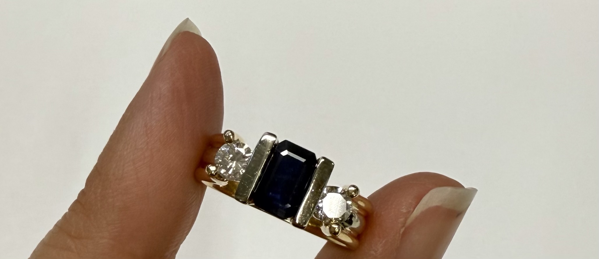 Vintage 14k Yellow Gold Genuine Sapphire & Diamond 3 Stone Ring - Image 7