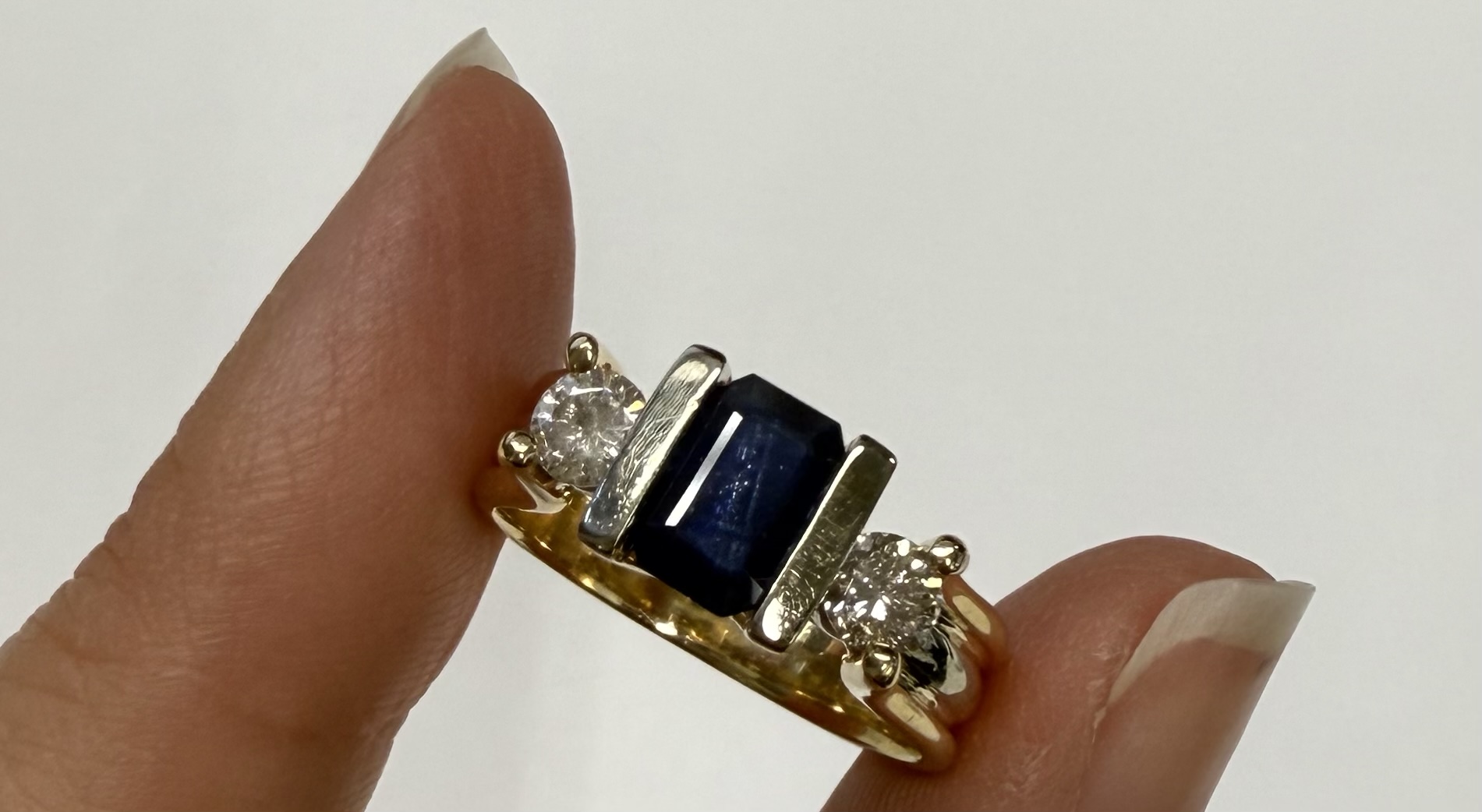 Vintage 14k Yellow Gold Genuine Sapphire & Diamond 3 Stone Ring - Image 8