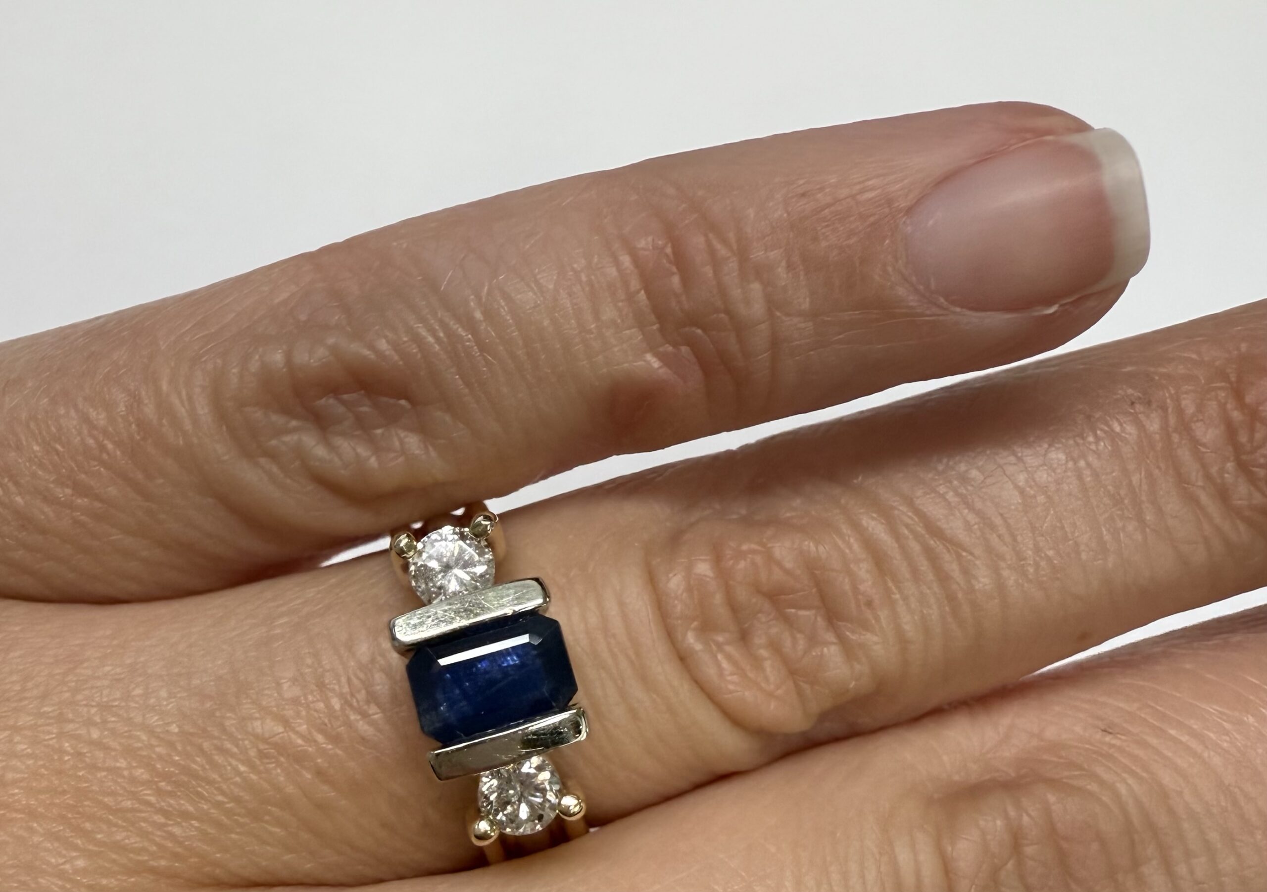Vintage 14k Yellow Gold Genuine Sapphire & Diamond 3 Stone Ring - Image 12