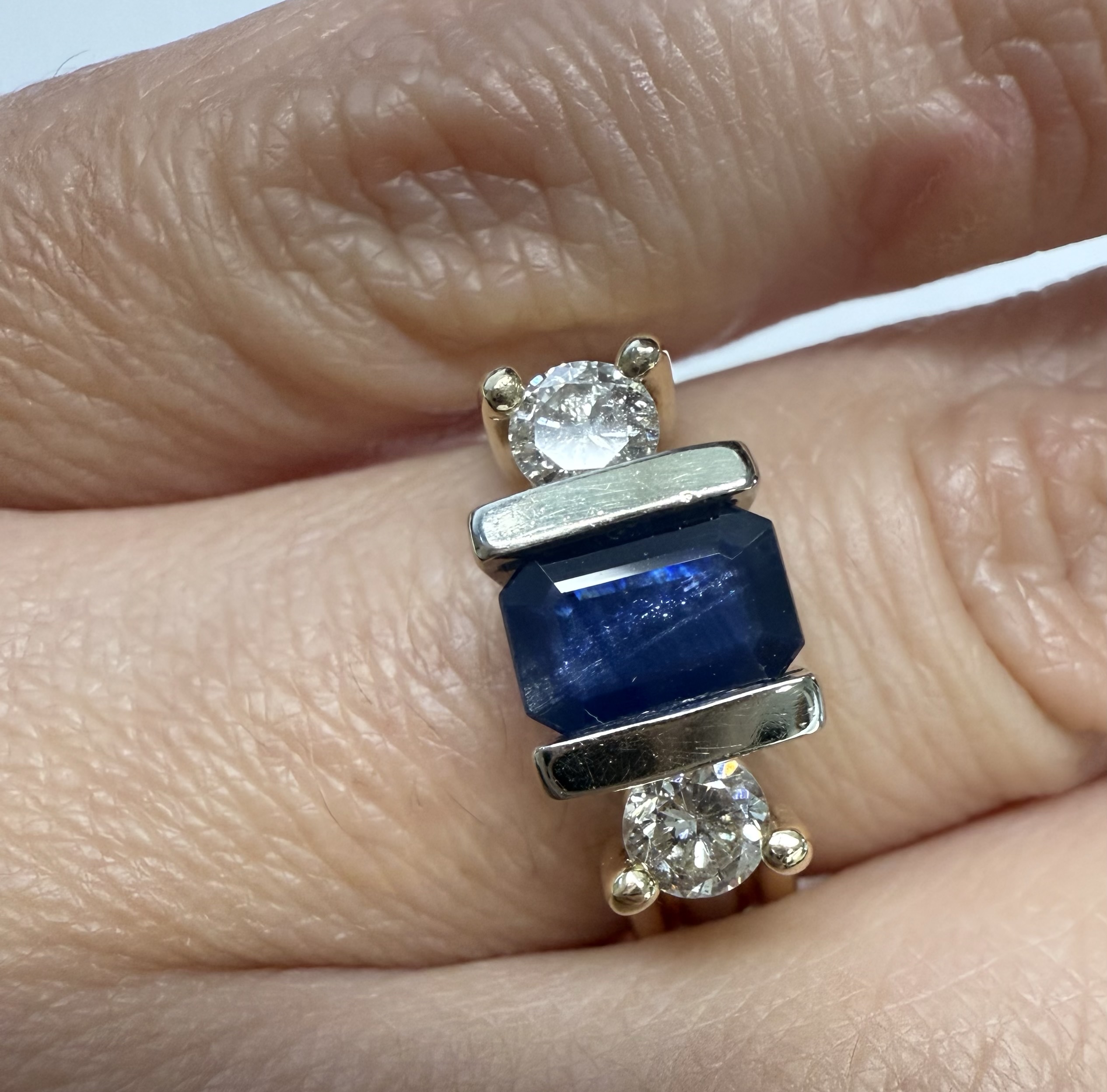 Vintage 14k Yellow Gold Genuine Sapphire & Diamond 3 Stone Ring - Image 10