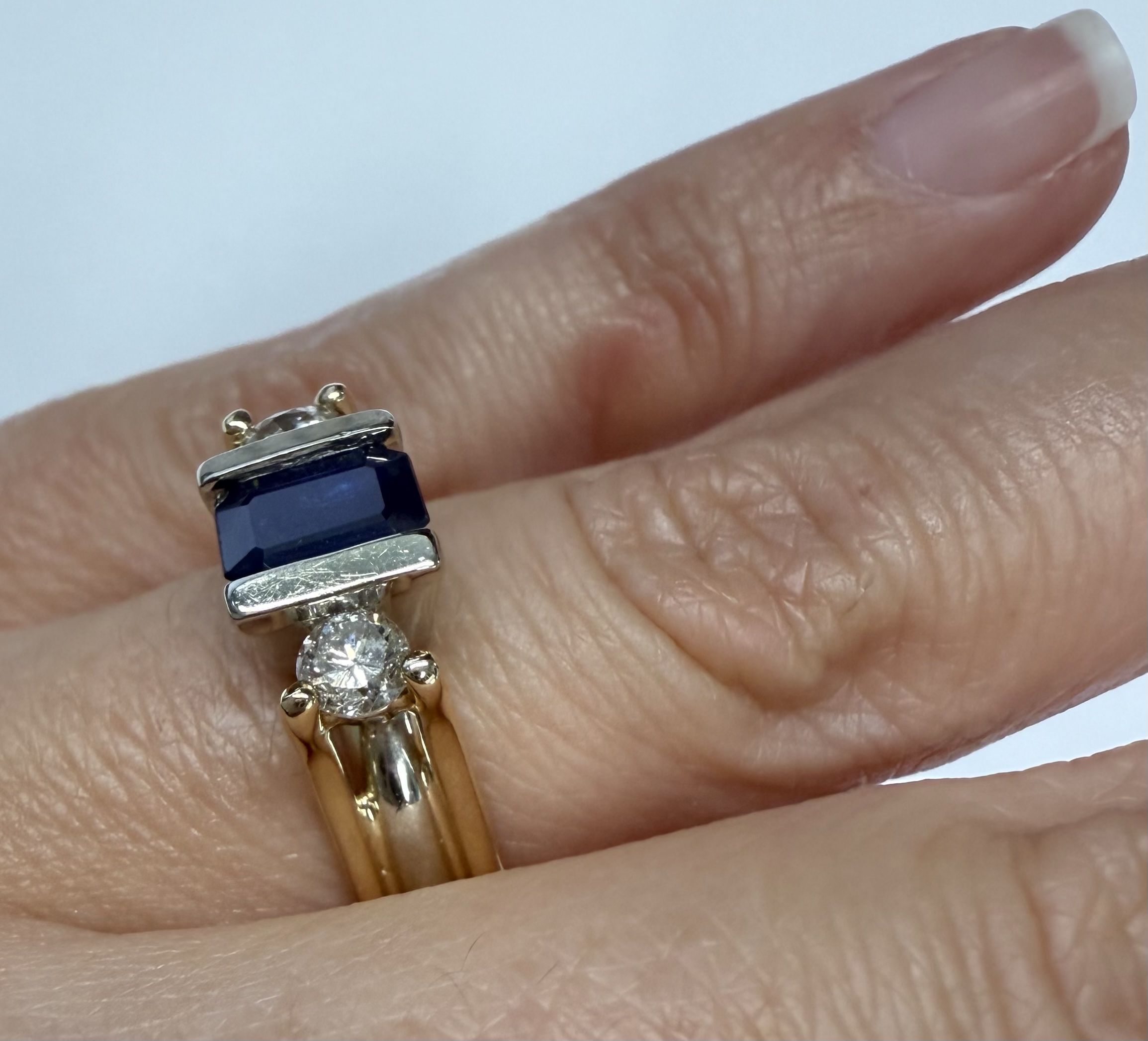 Vintage 14k Yellow Gold Genuine Sapphire & Diamond 3 Stone Ring - Image 9