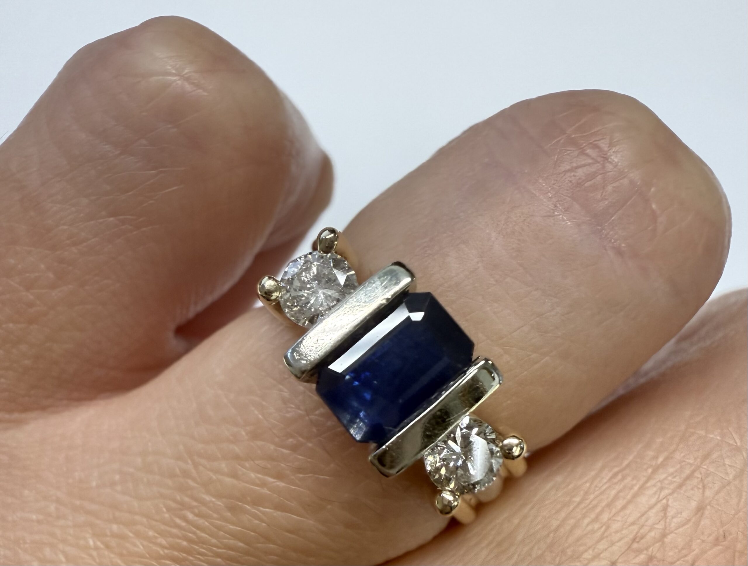 Vintage 14k Yellow Gold Genuine Sapphire & Diamond 3 Stone Ring - Image 16