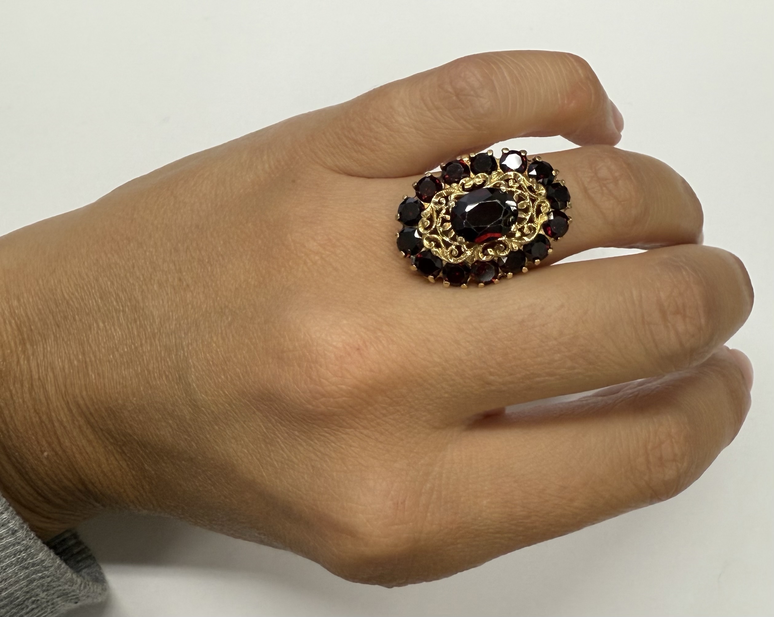 Vintage 14k Yellow Gold Genuine Garnet Cluster Ring - Image 22