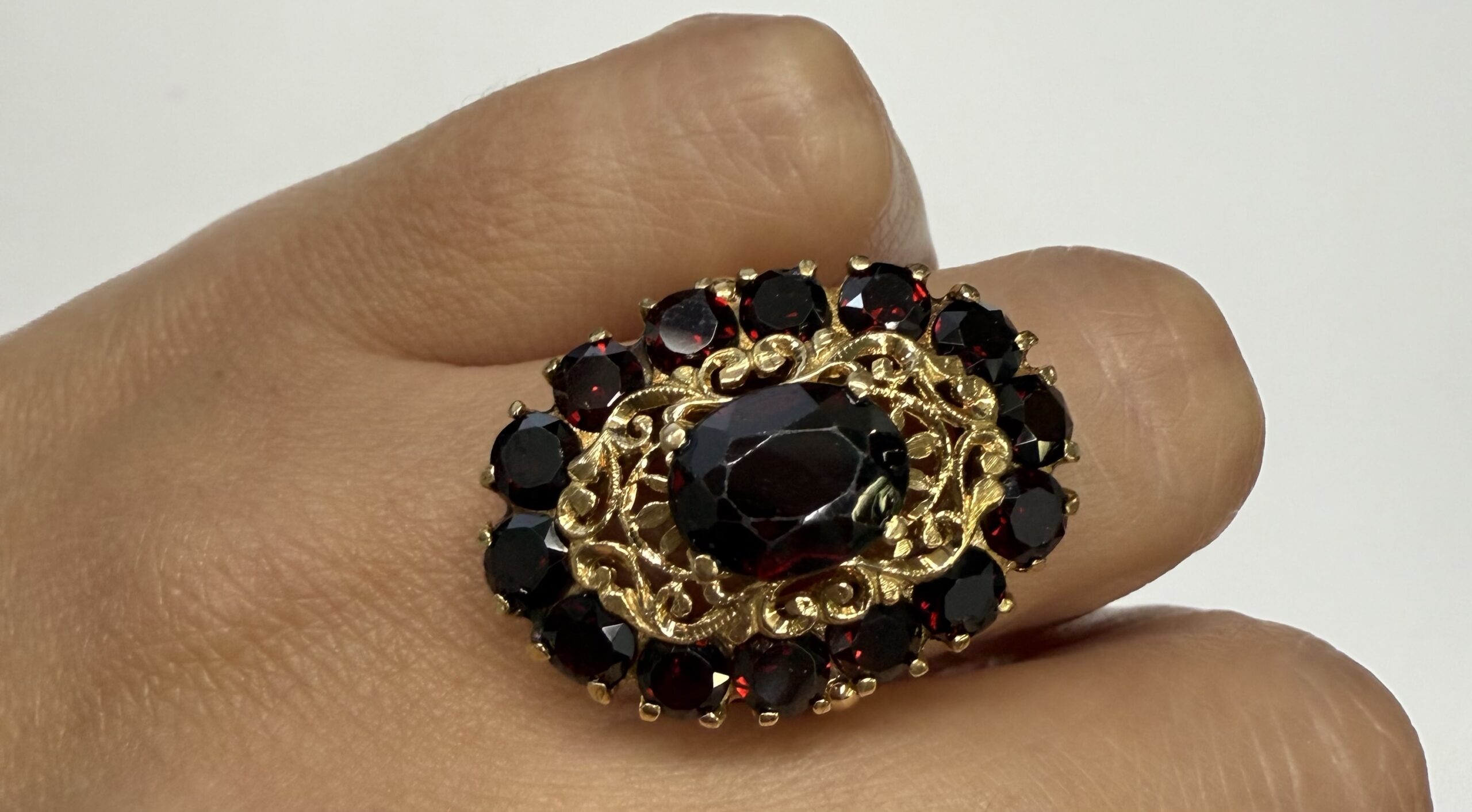 Vintage 14k Yellow Gold Genuine Garnet Cluster Ring - Image 18