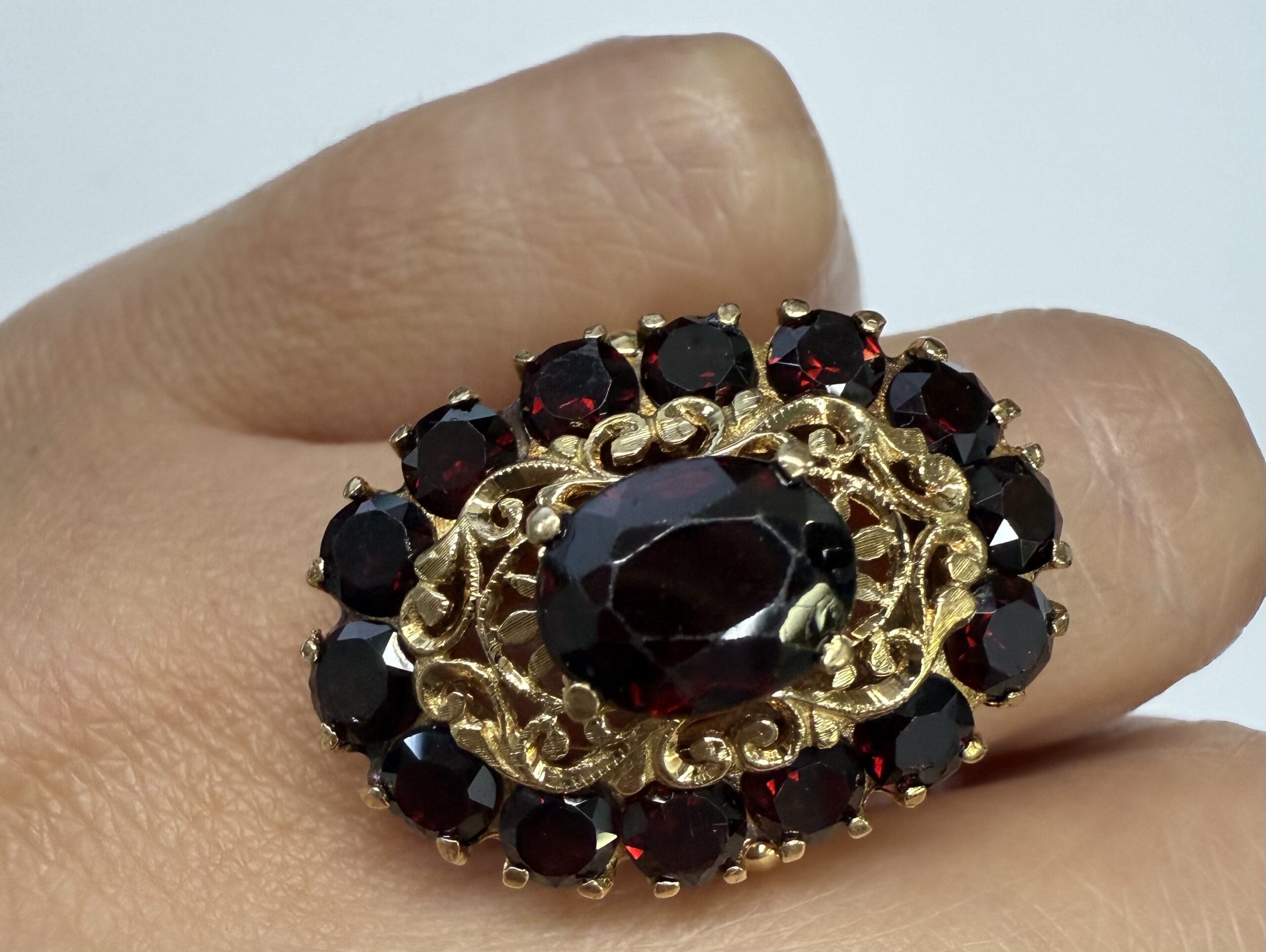 Vintage 14k Yellow Gold Genuine Garnet Cluster Ring - Image 17