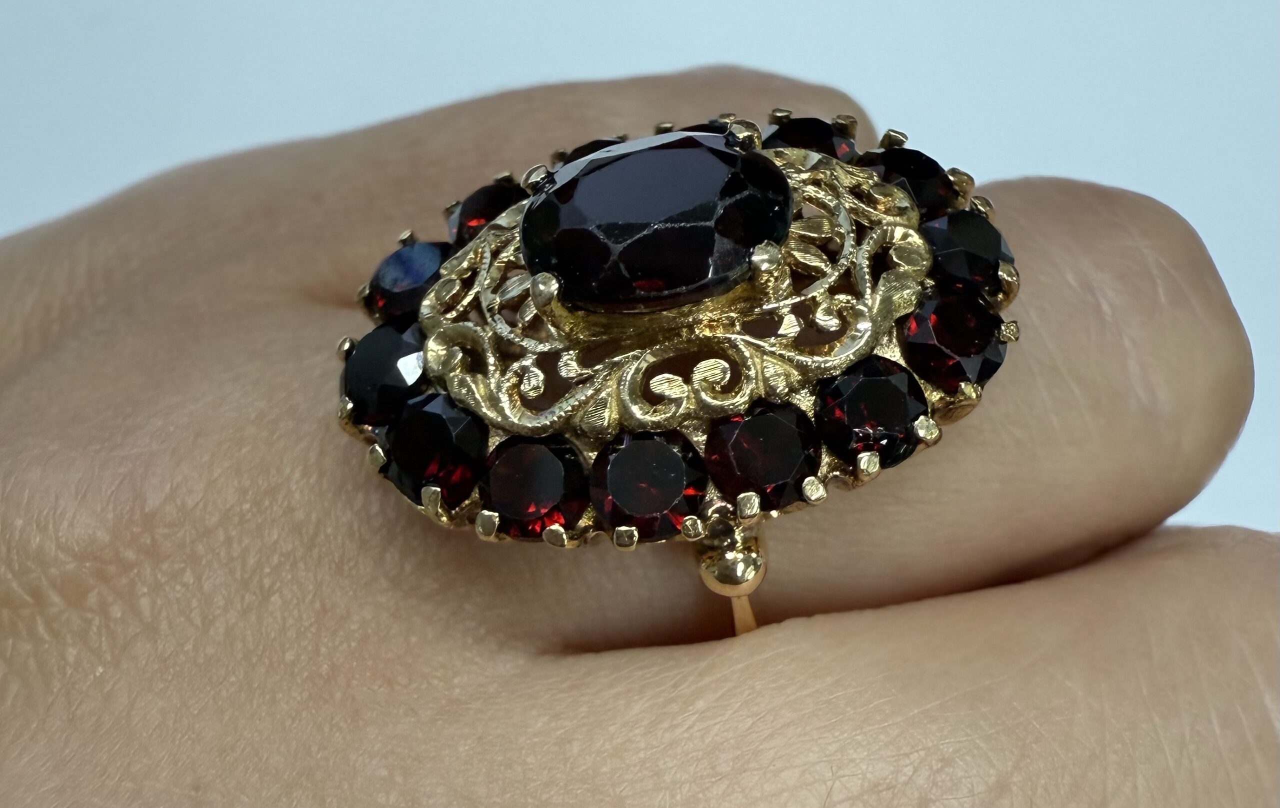 Vintage 14k Yellow Gold Genuine Garnet Cluster Ring - Image 16