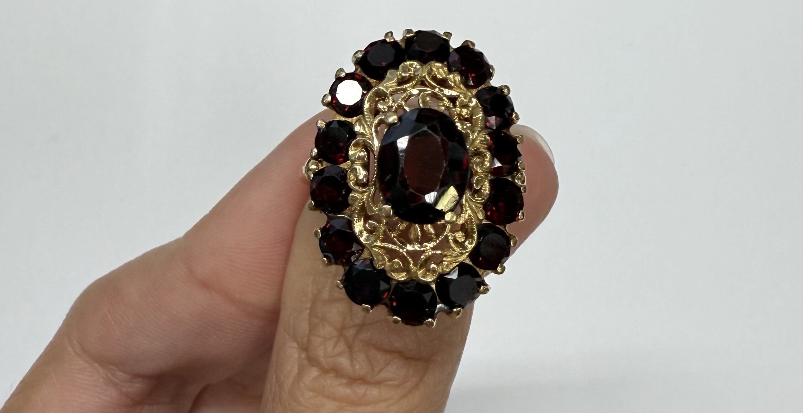 Vintage 14k Yellow Gold Genuine Garnet Cluster Ring - Image 8