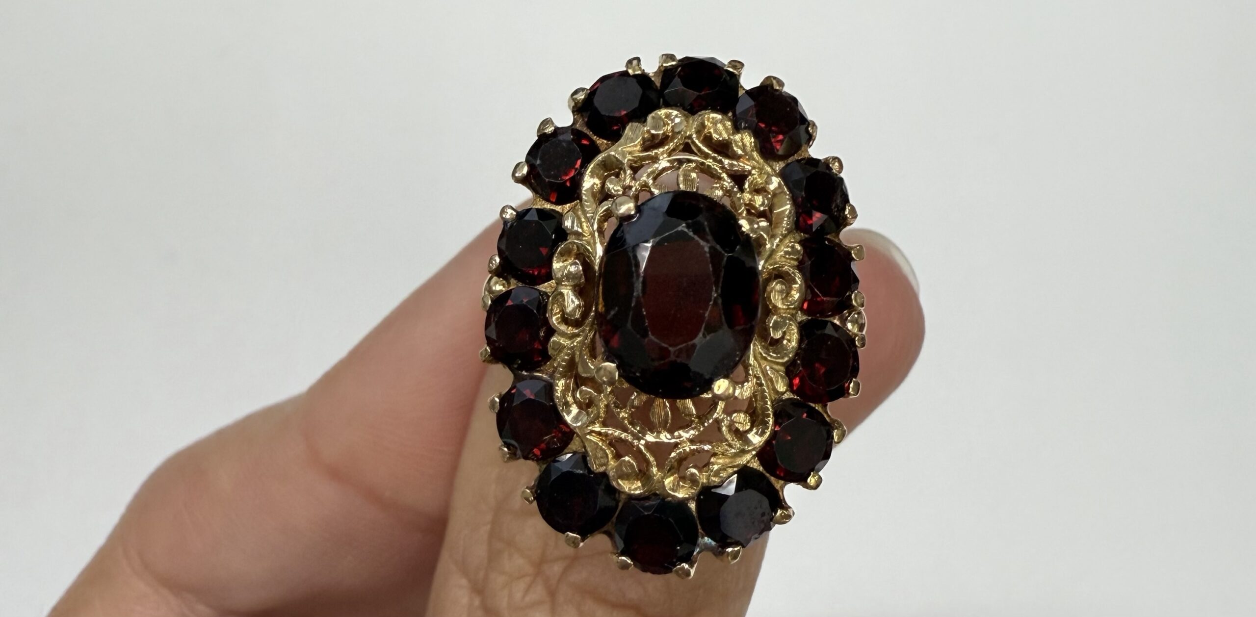 Vintage 14k Yellow Gold Genuine Garnet Cluster Ring - Image 7