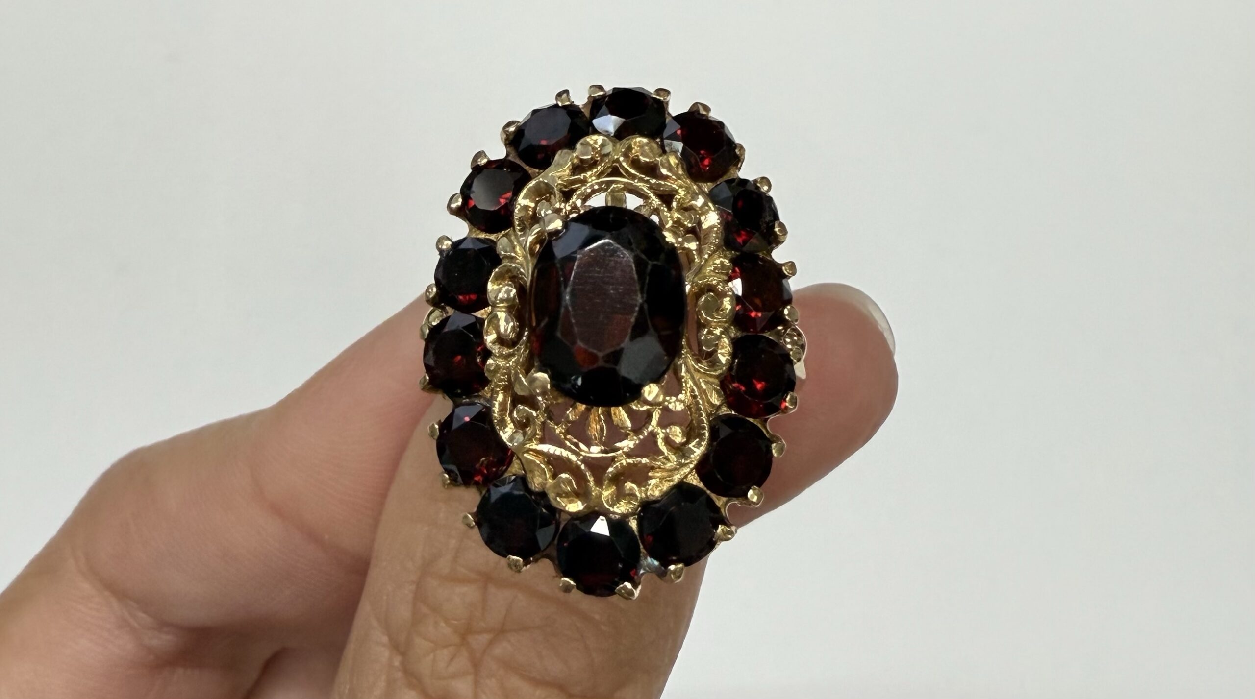 Vintage 14k Yellow Gold Genuine Garnet Cluster Ring - Image 3