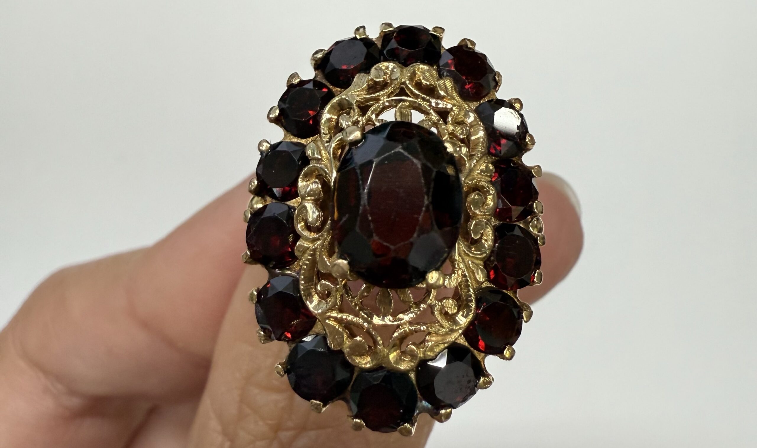 Vintage 14k Yellow Gold Genuine Garnet Cluster Ring - Image 2